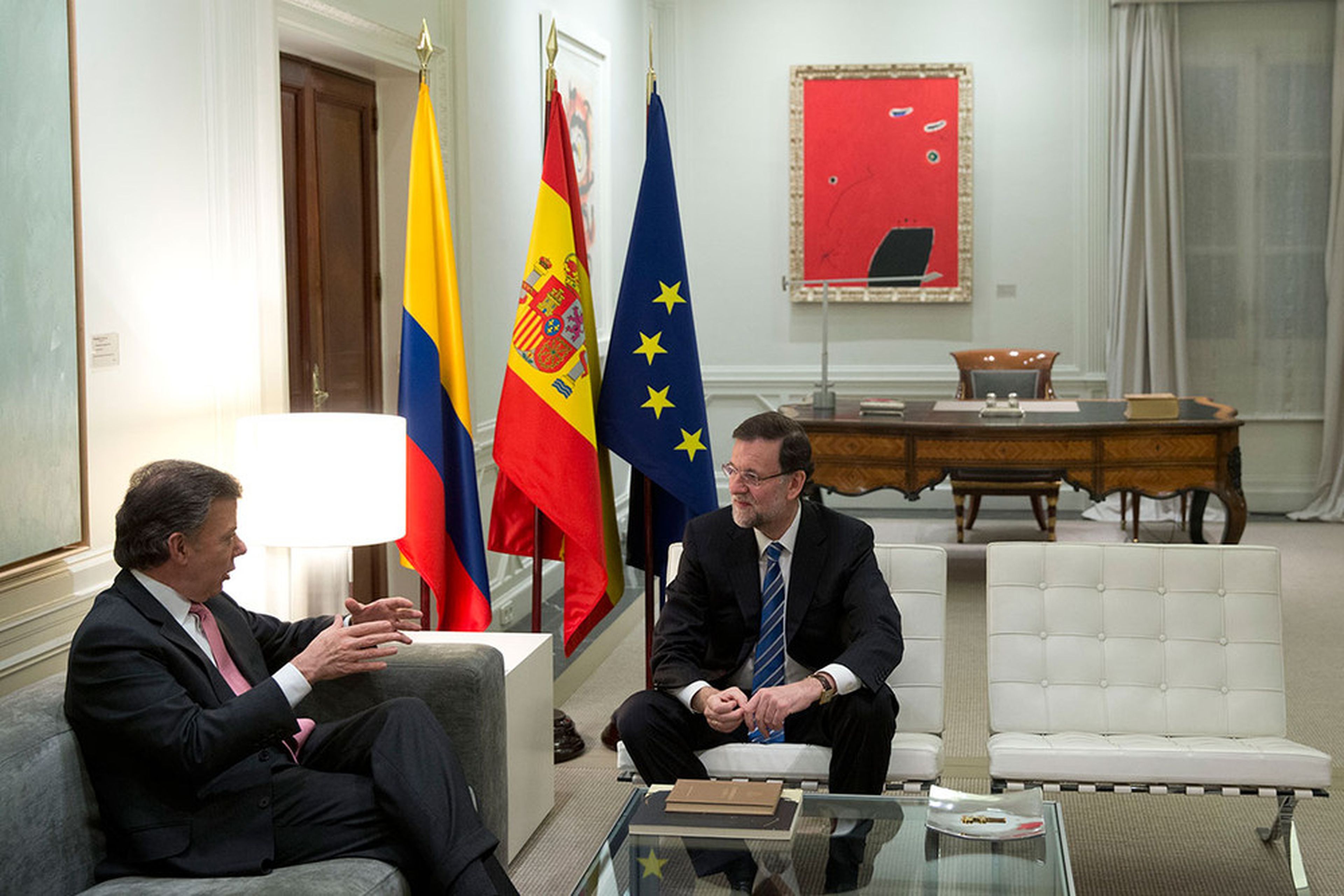 Mariano Rajoy durante su mandato como Presidente del Gobierno en el despacho de La Moncloa junto a Juan Manuel Santos, presidente de Colombia, el 22 de enero de 2014.