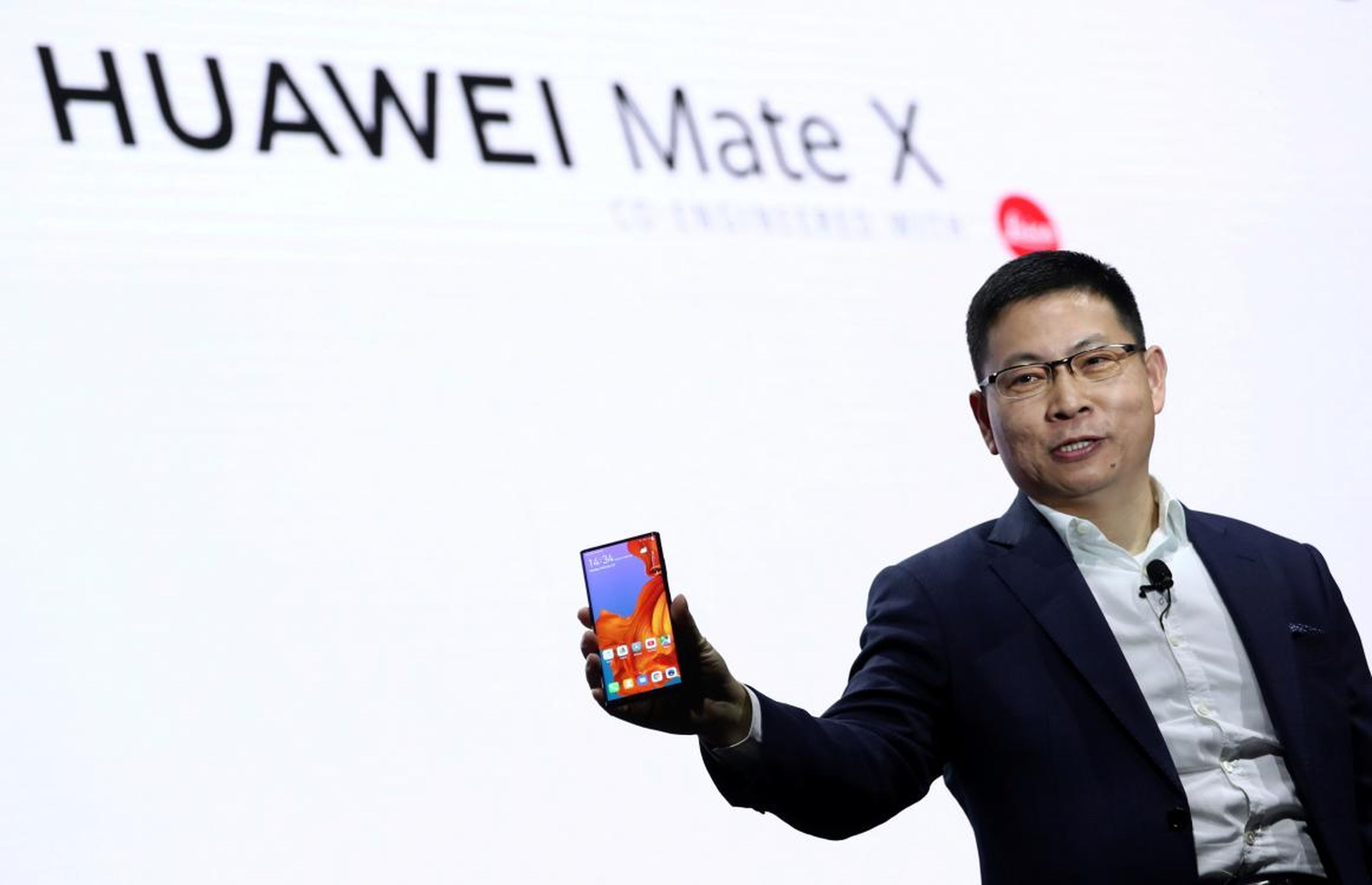 Richard Yu, CEO de Huawei Consumer Business Group, presentó el móvil plegable Mate X en el Mobile World Conference 2019.