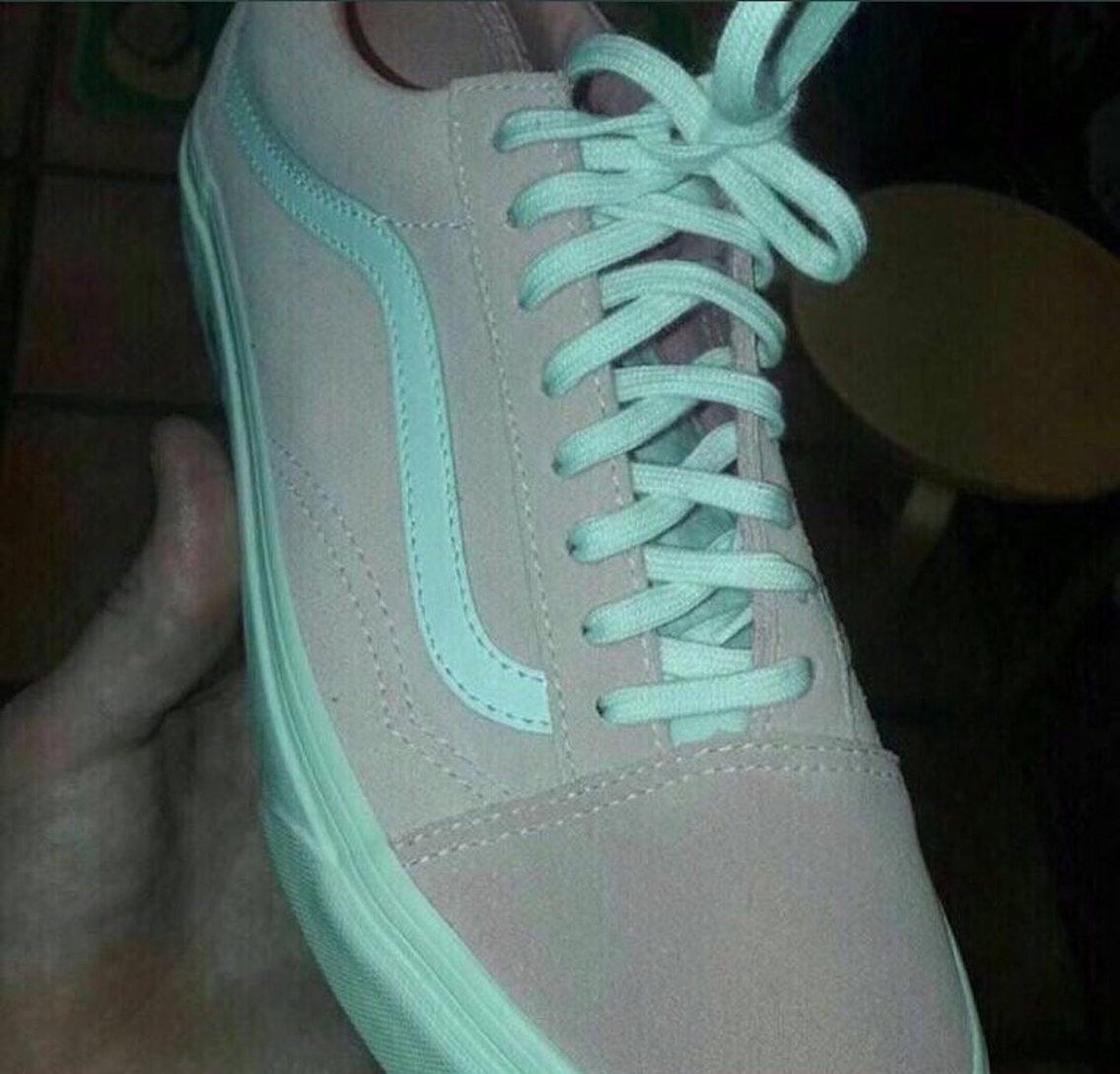 ¿Son estas zapatillas de color rosa y blanco o gris?