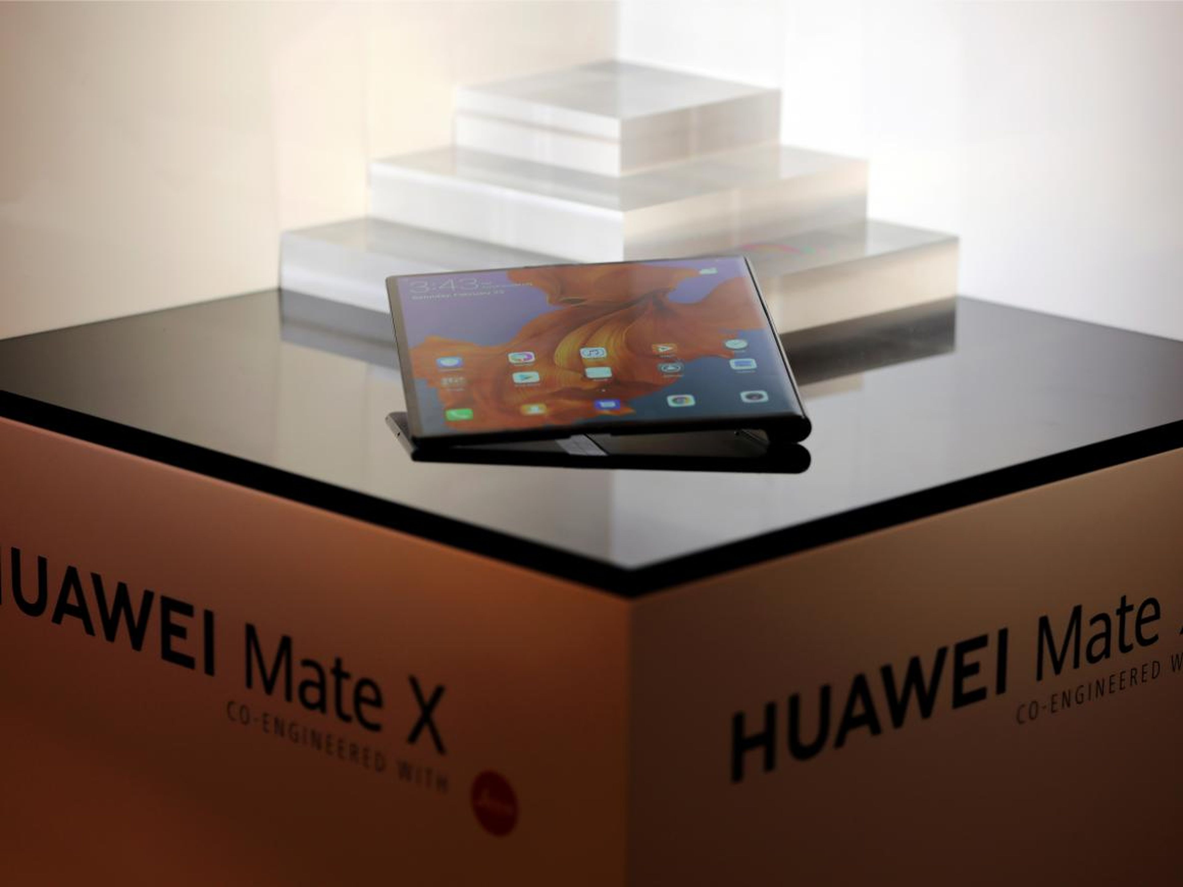 What's impressive-looking about the Mate X is the way the flexible display wraps seamlessly around the hinge.