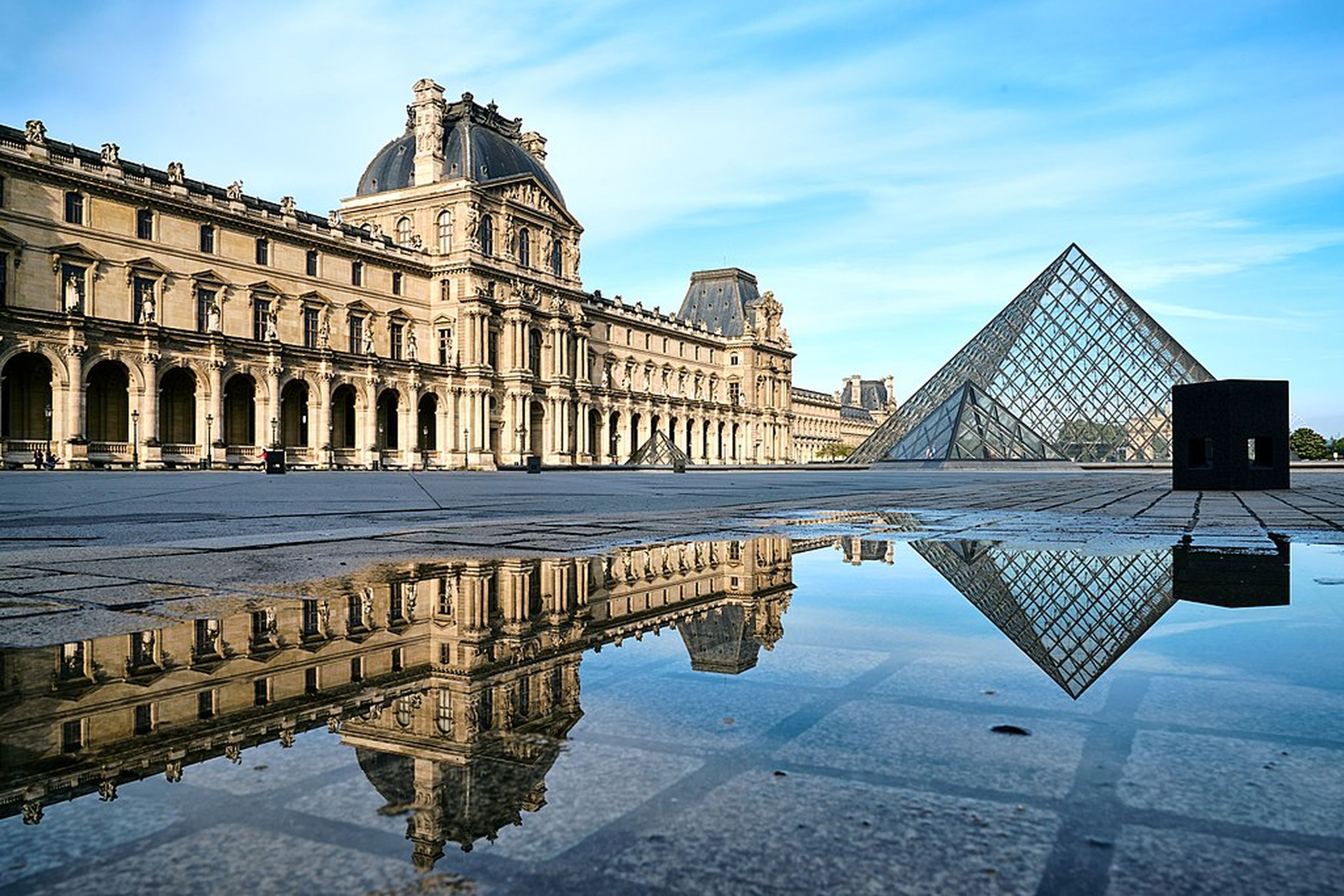 Louvre Museum París