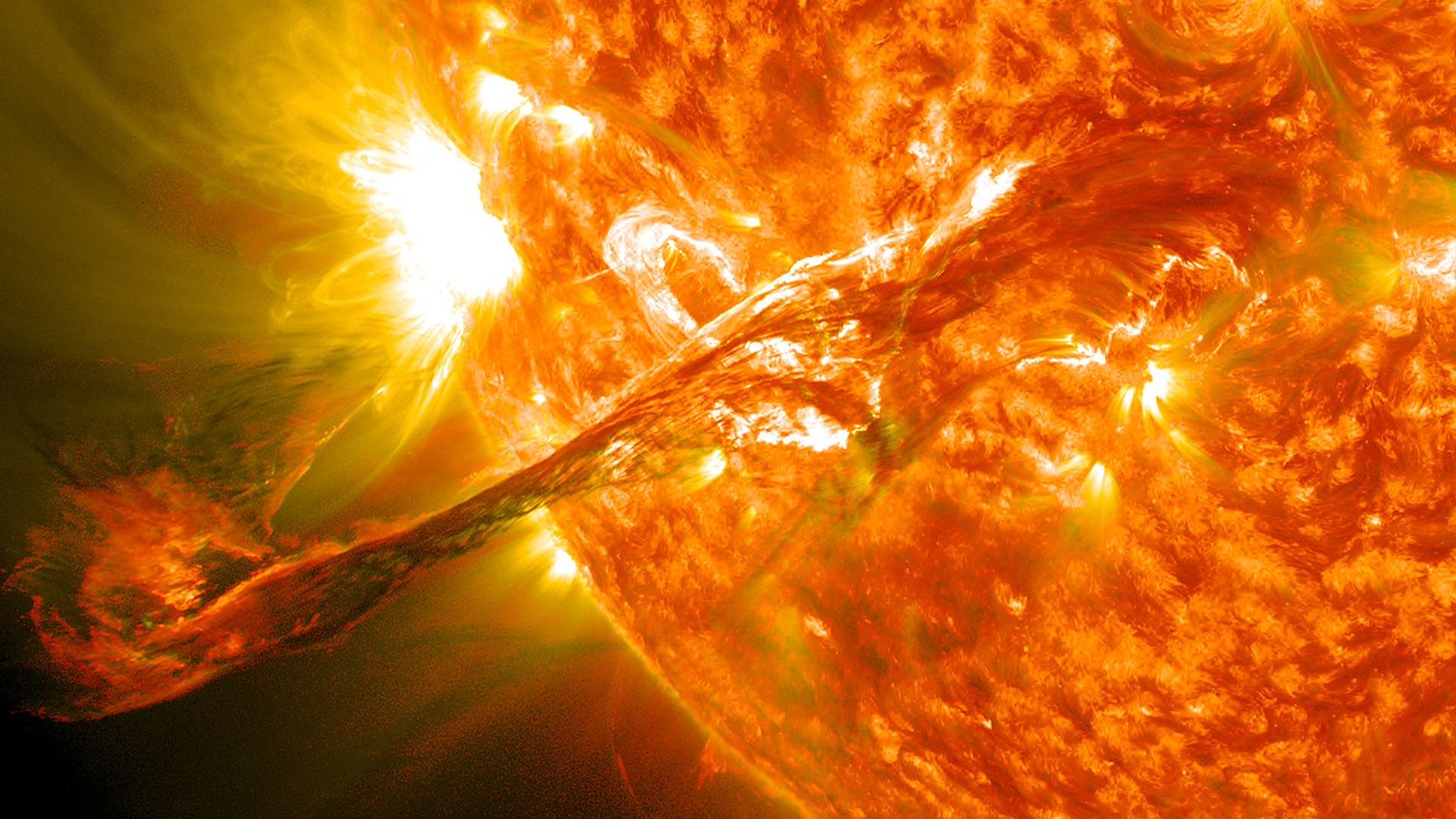 Filamento solar fotografiado el 31 de agosto de 2012 (NASA).