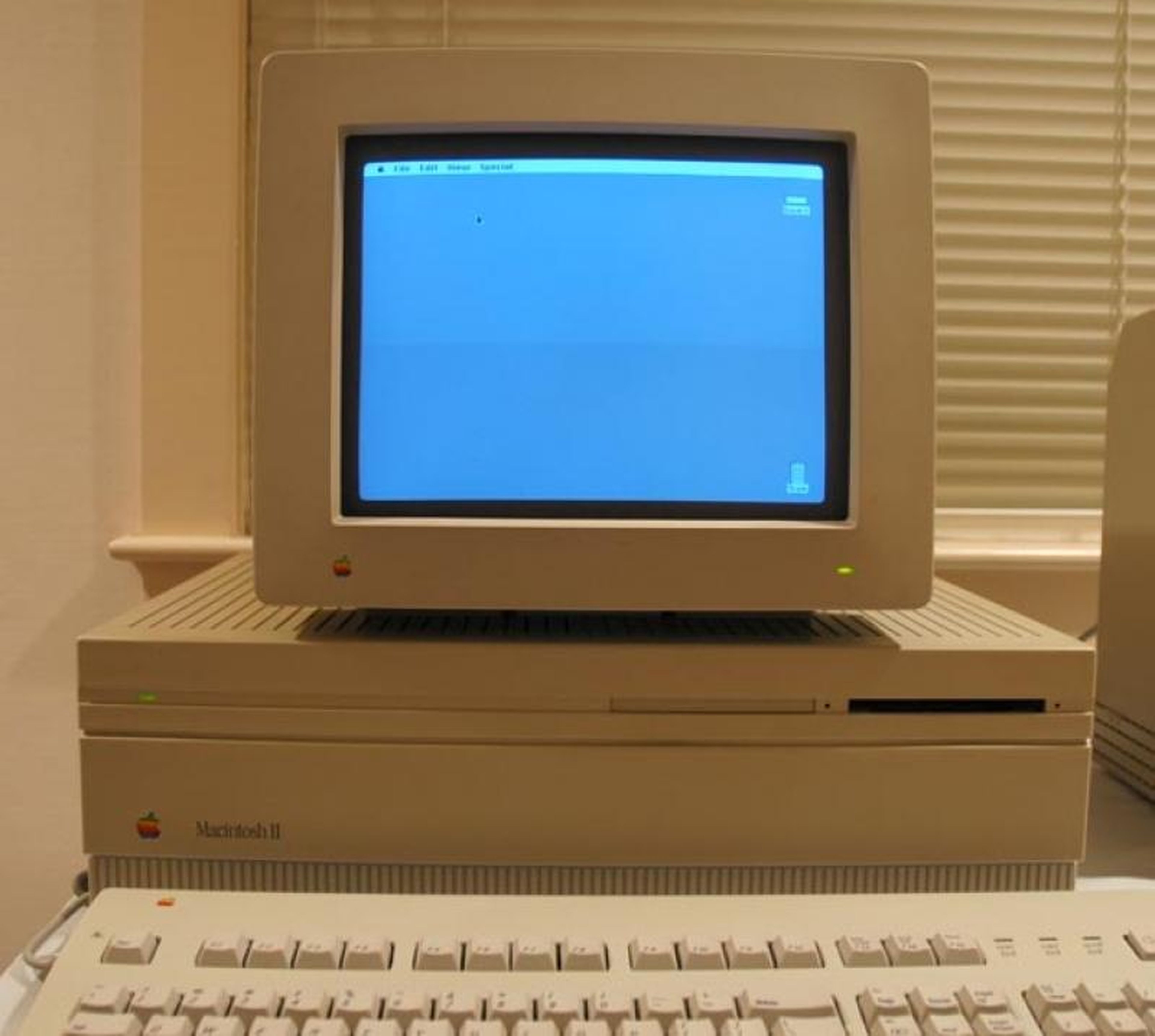 16. Macintosh II (1987) — $5,498