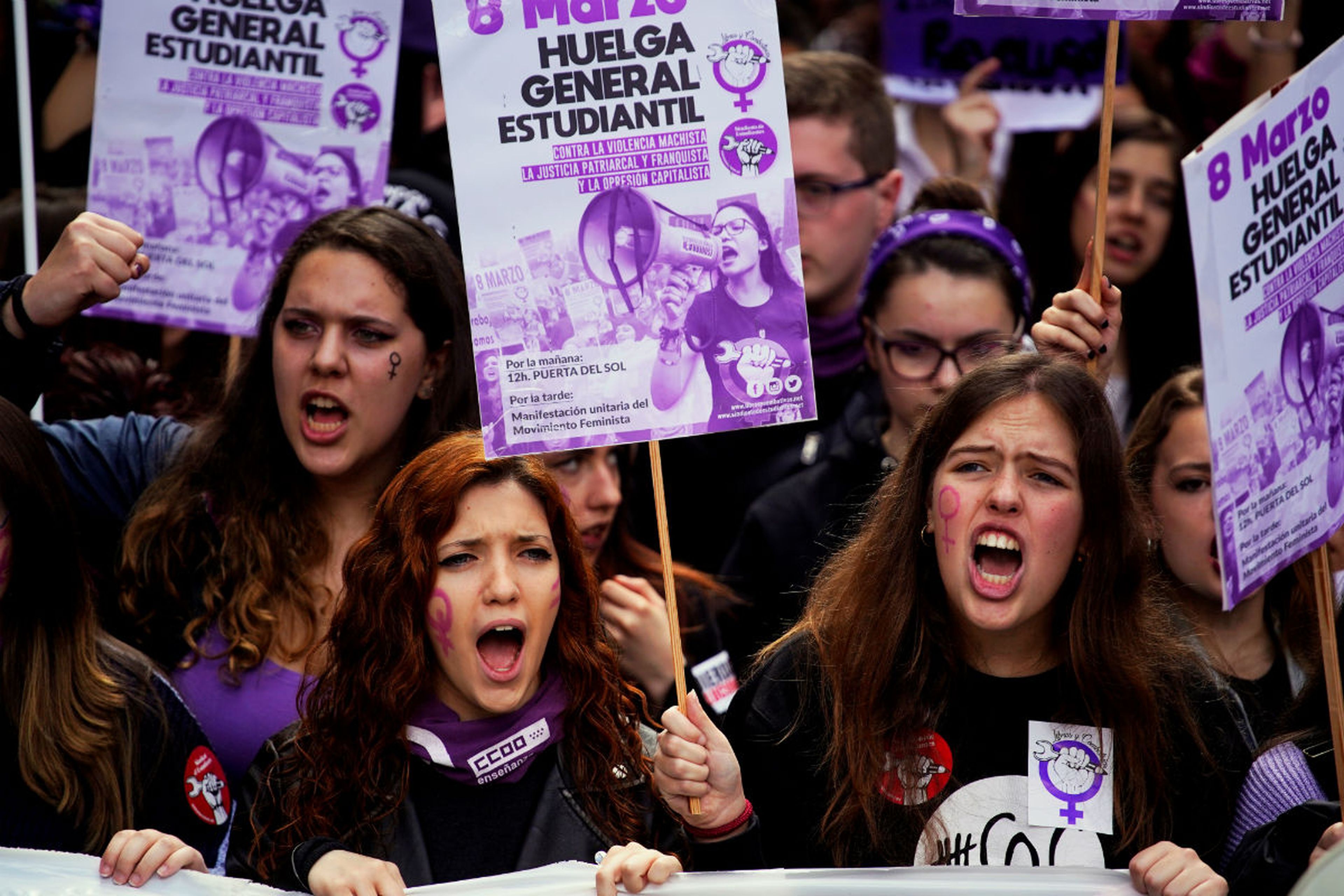 Mujeres manifestándose en la huelga feminista del 8M en Madrid