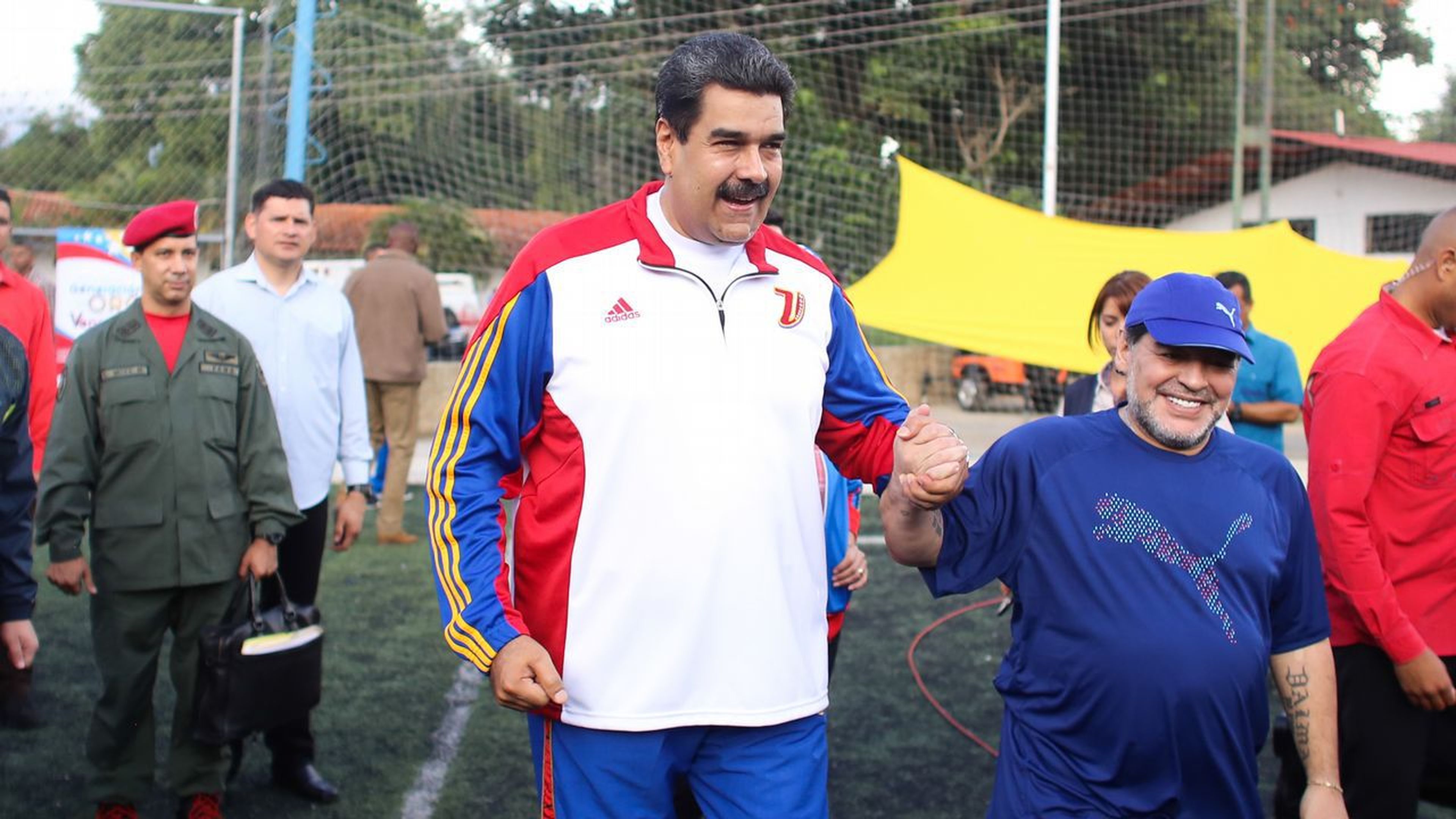 Nicolás Maduro, junto a Diego Armando Maradona.
