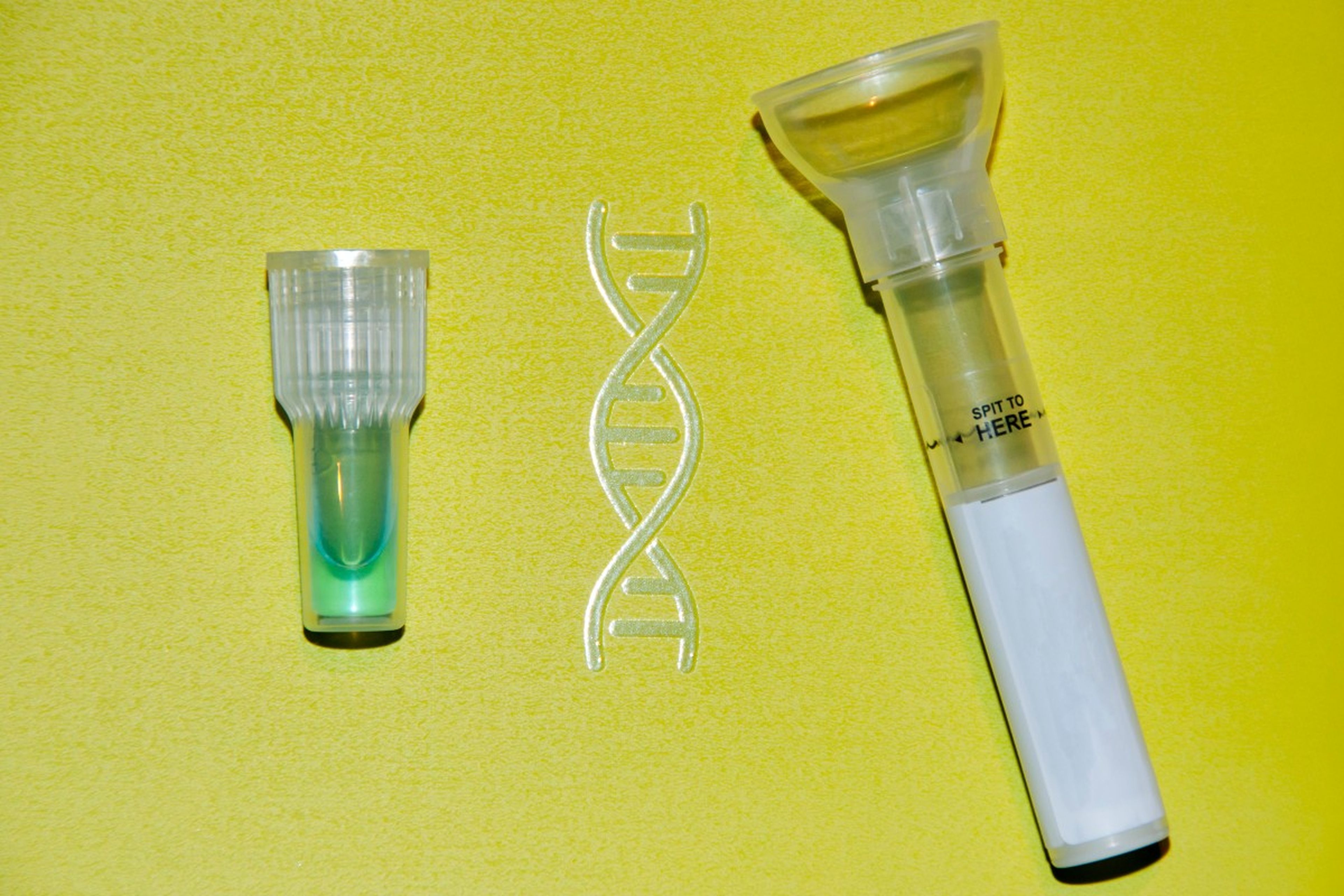 Varios frascos para muestras de test de ADN
