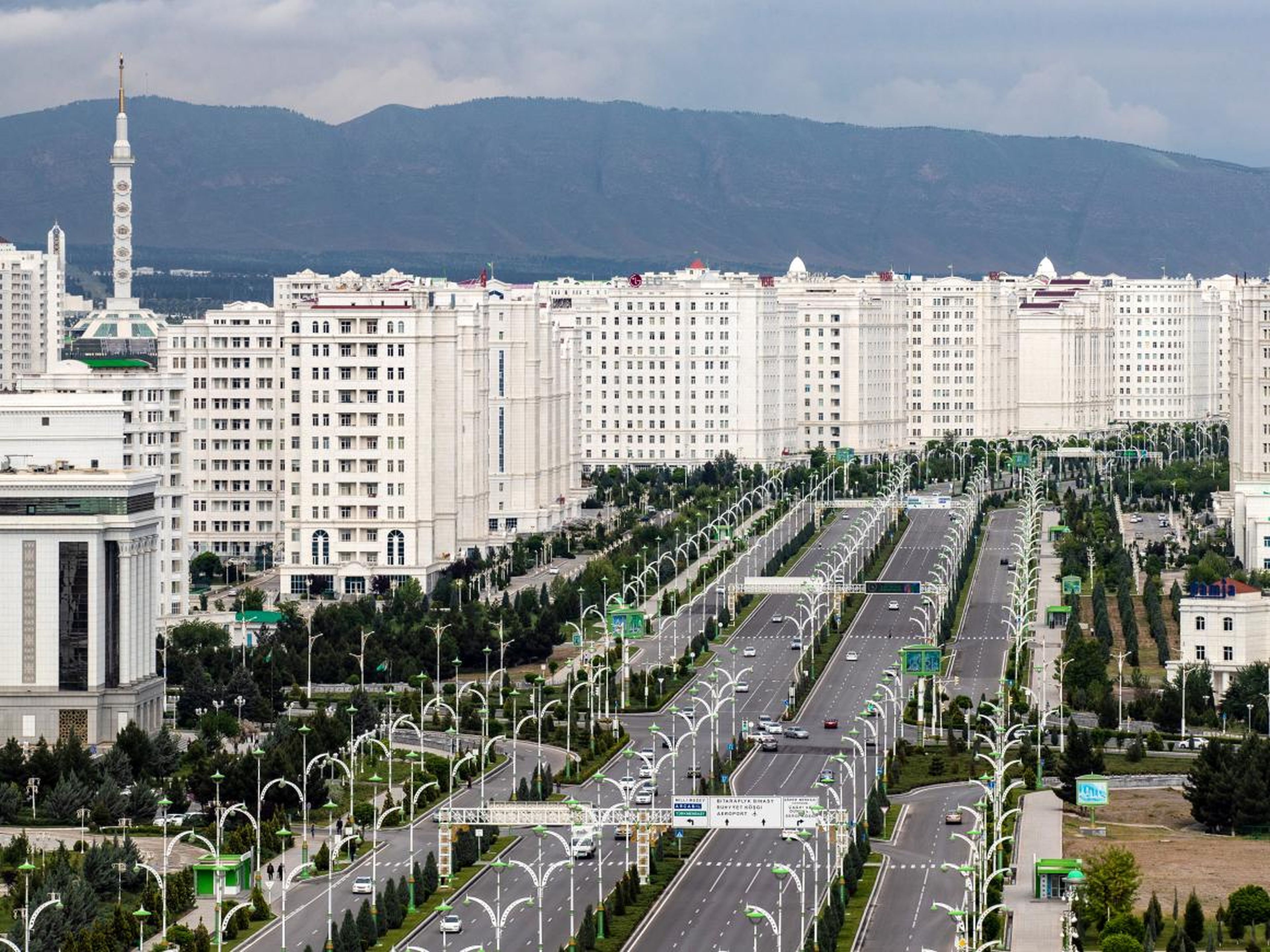 Ashgabat, Turkmenistán, está en gran parte vacío.