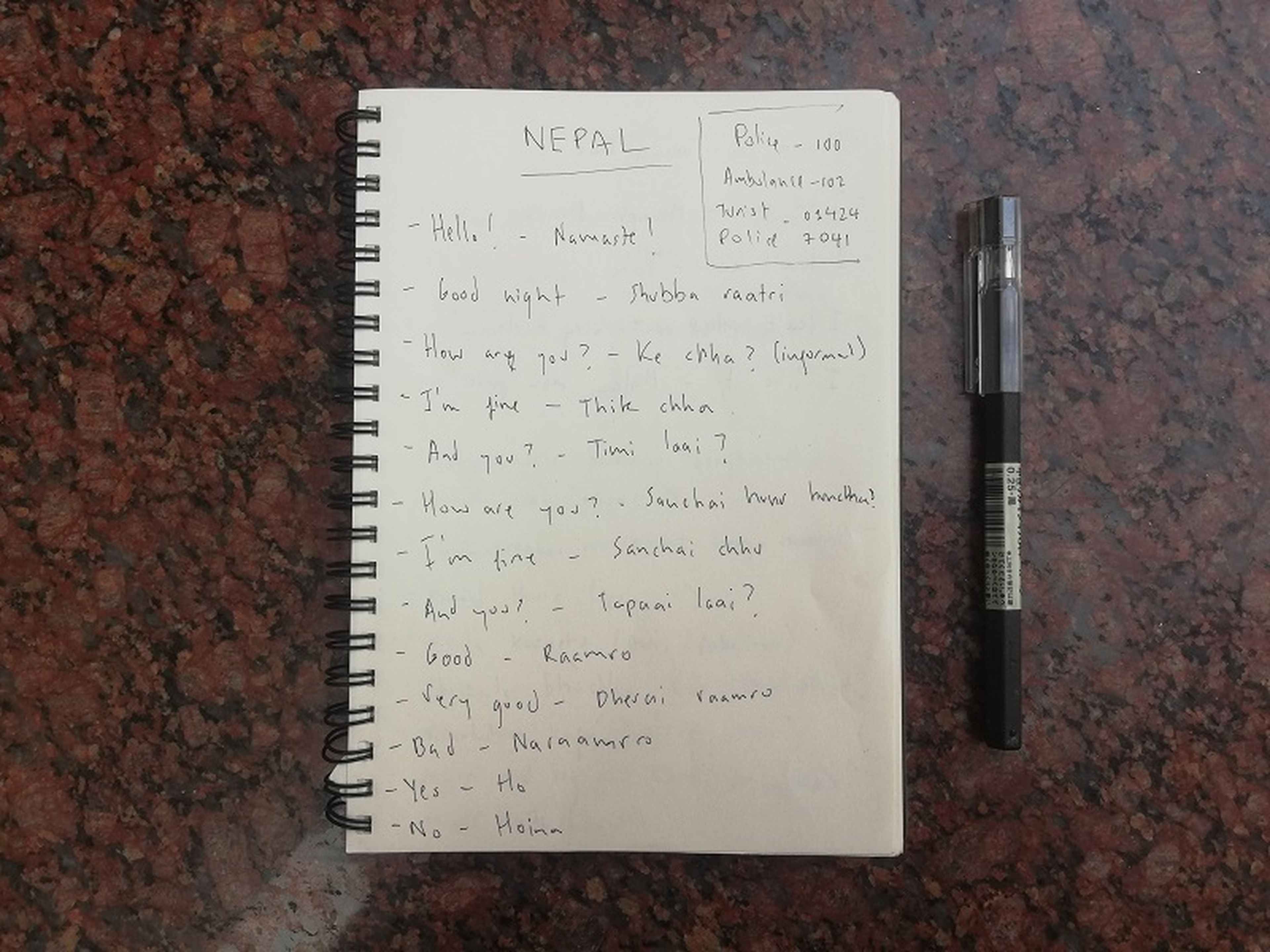 cuaderno y bolígrafo