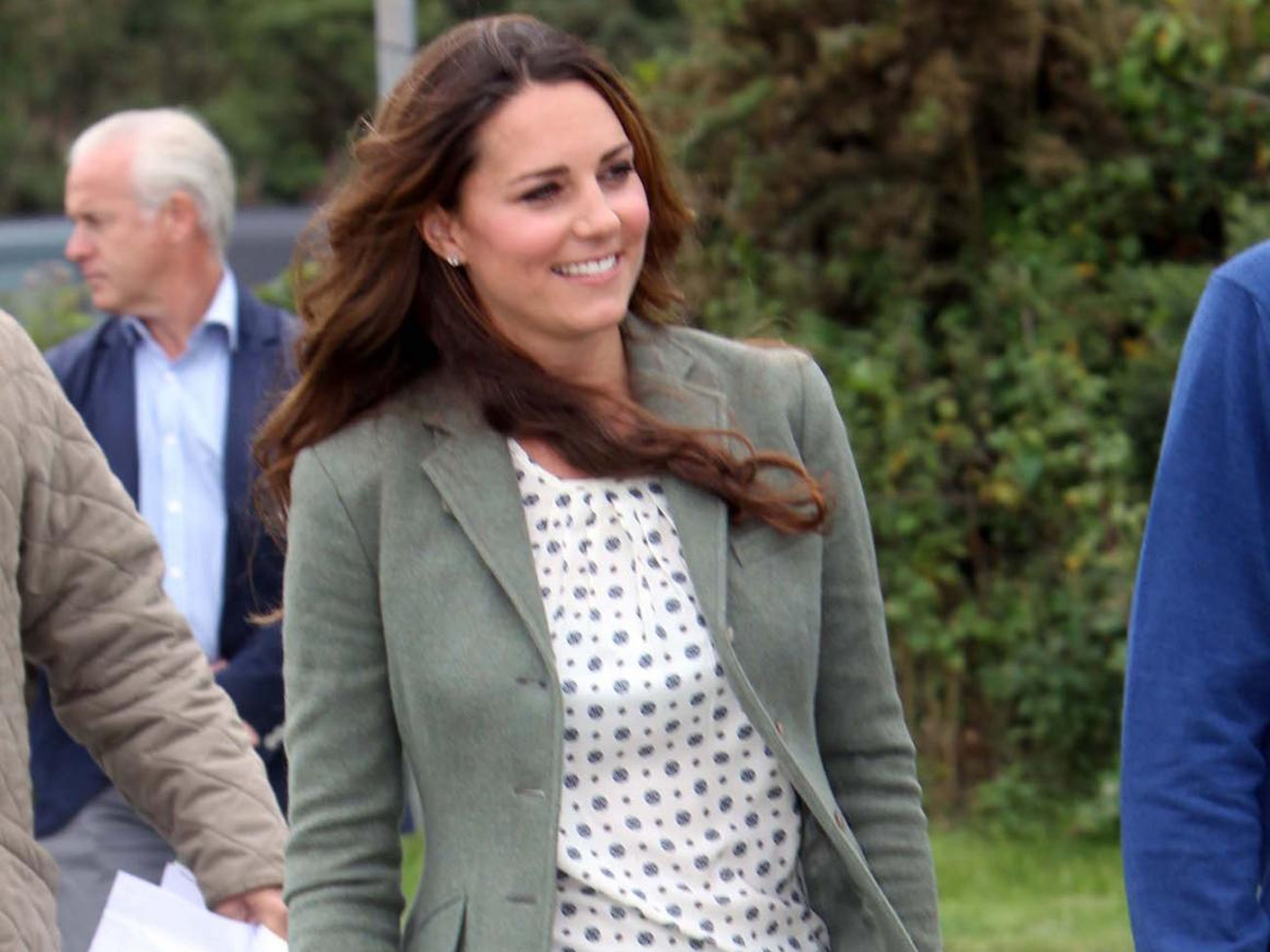 Kate Middleton, the Duchess of Cambridge, is one of the most prominent fans of Zara's designs and is often photographed in its clothing.
