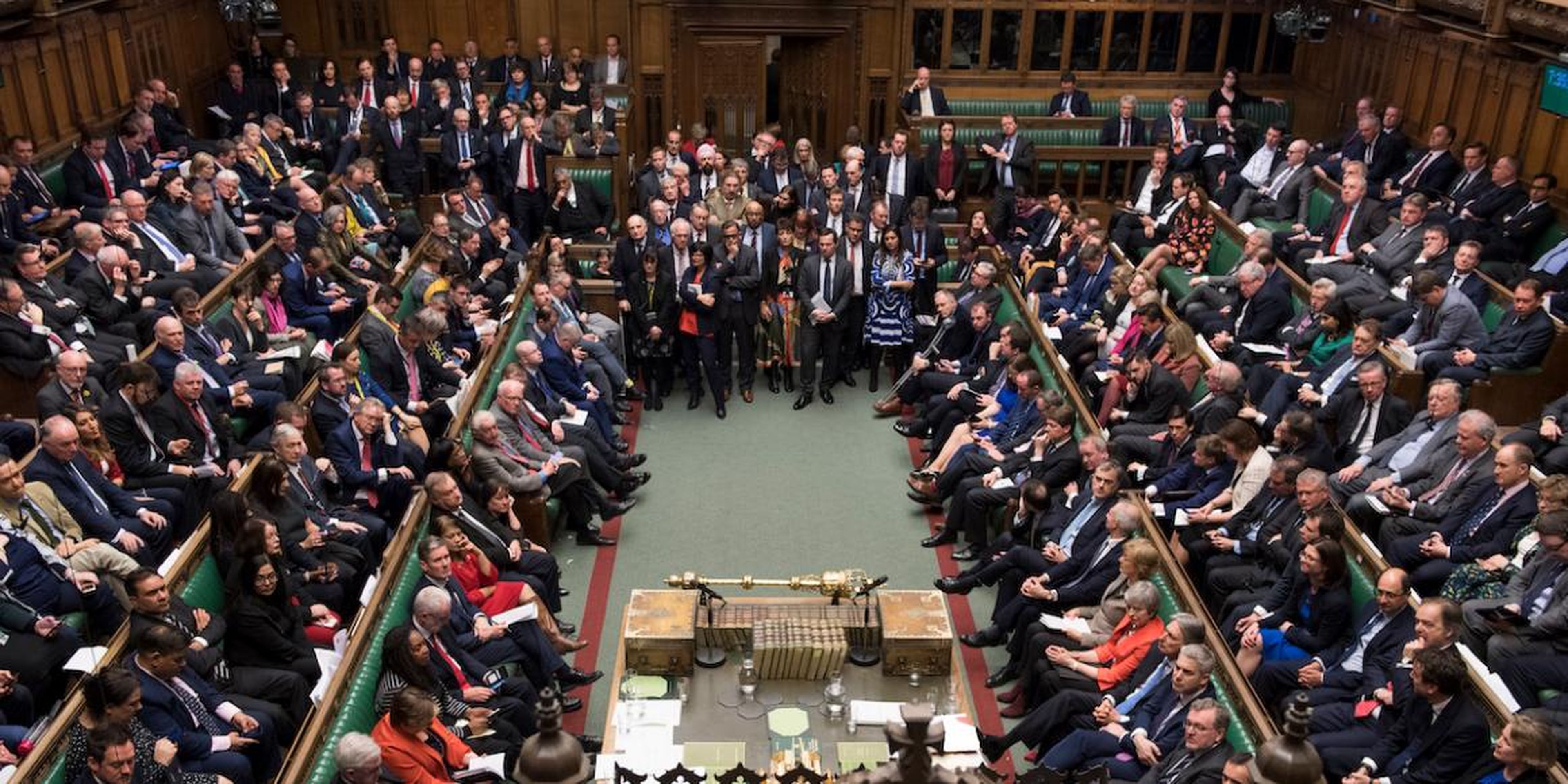 Miembros del parlamento británico antes de la votación sobre el acuerdo para el Brexit propuesto por la Primera Ministra, 12 de marzo de 2019.