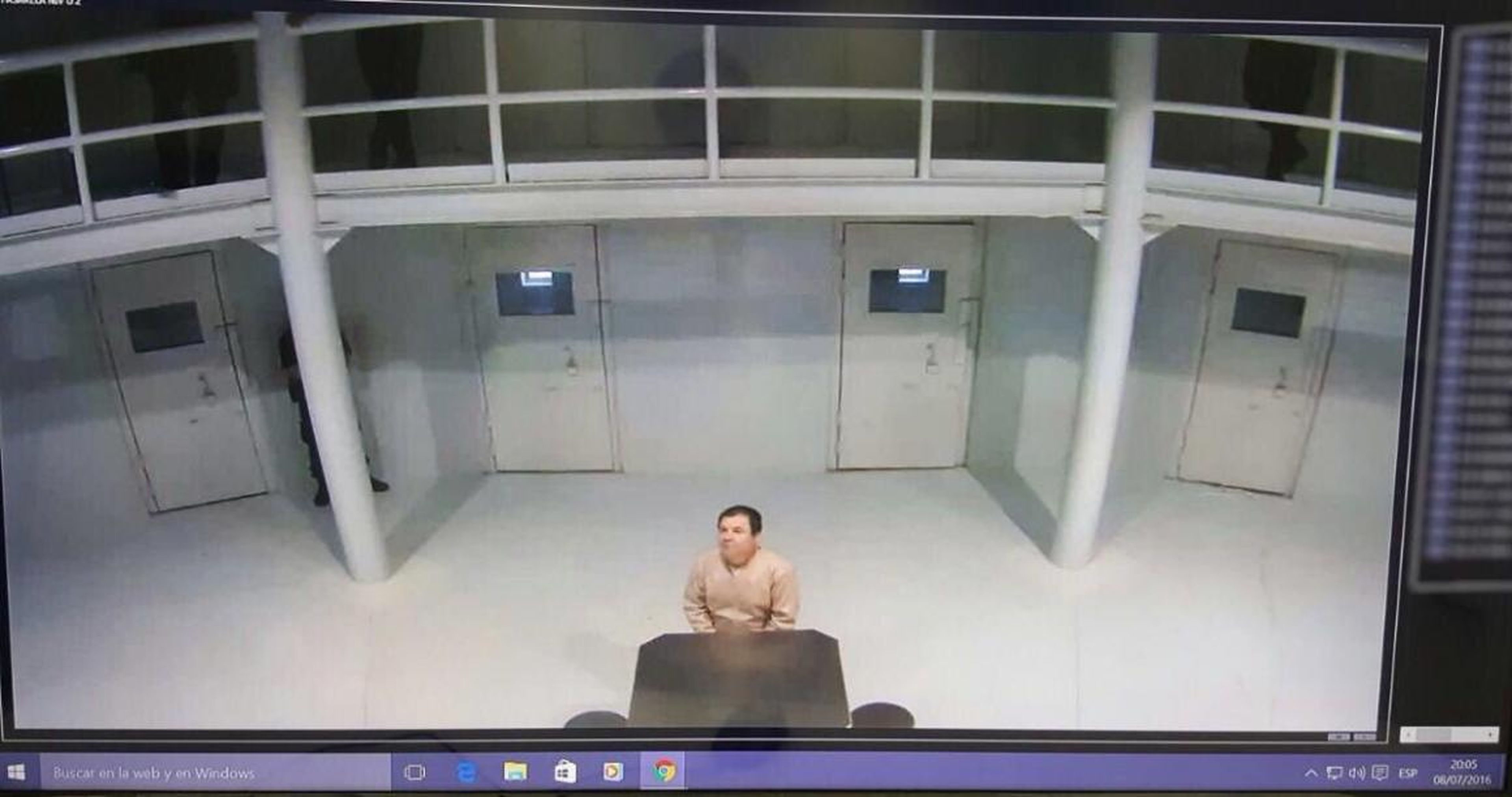 Mexico's interior minister tweeted this image purporting to show "El Chapo" Guzmán in jail.