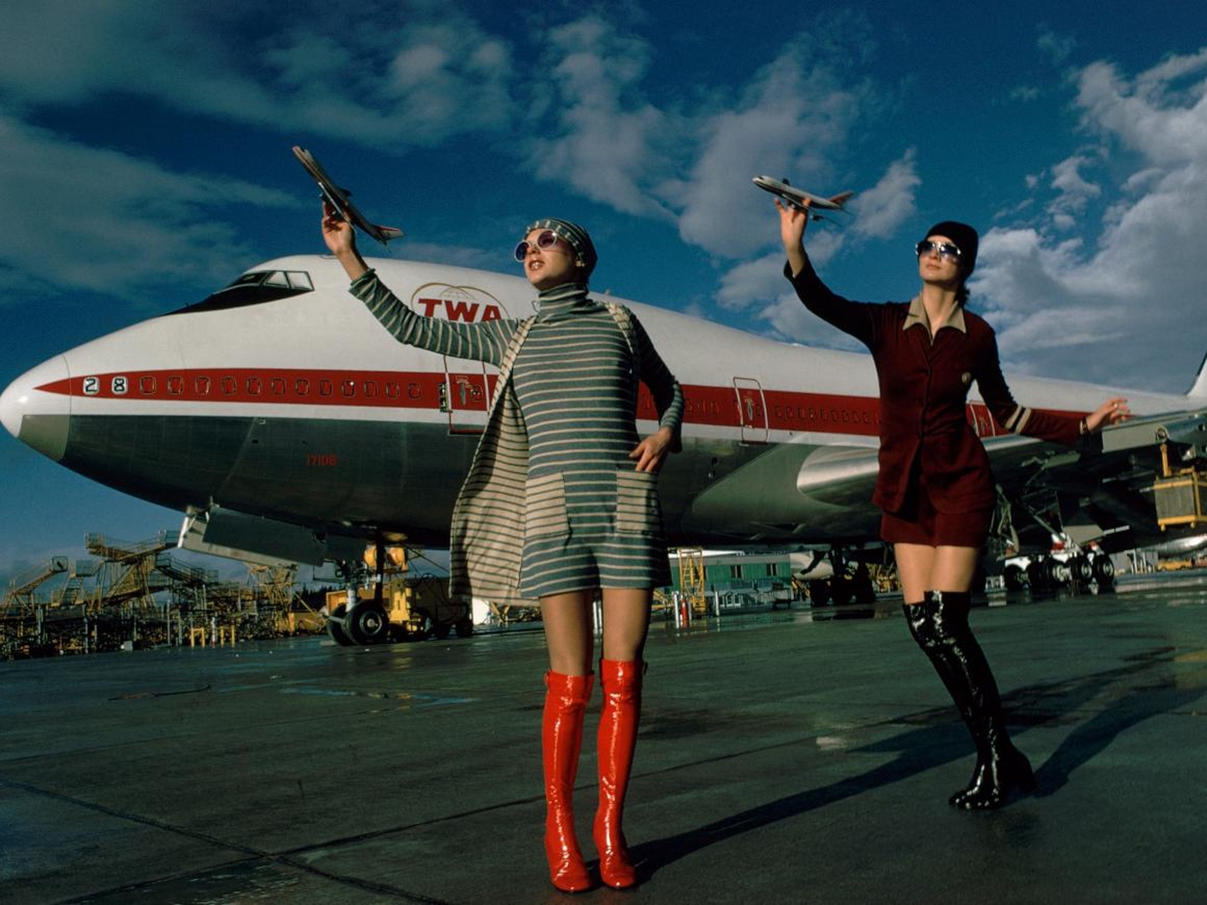 Models pose in front of a TWA Boeing 747 jumbo jet.
