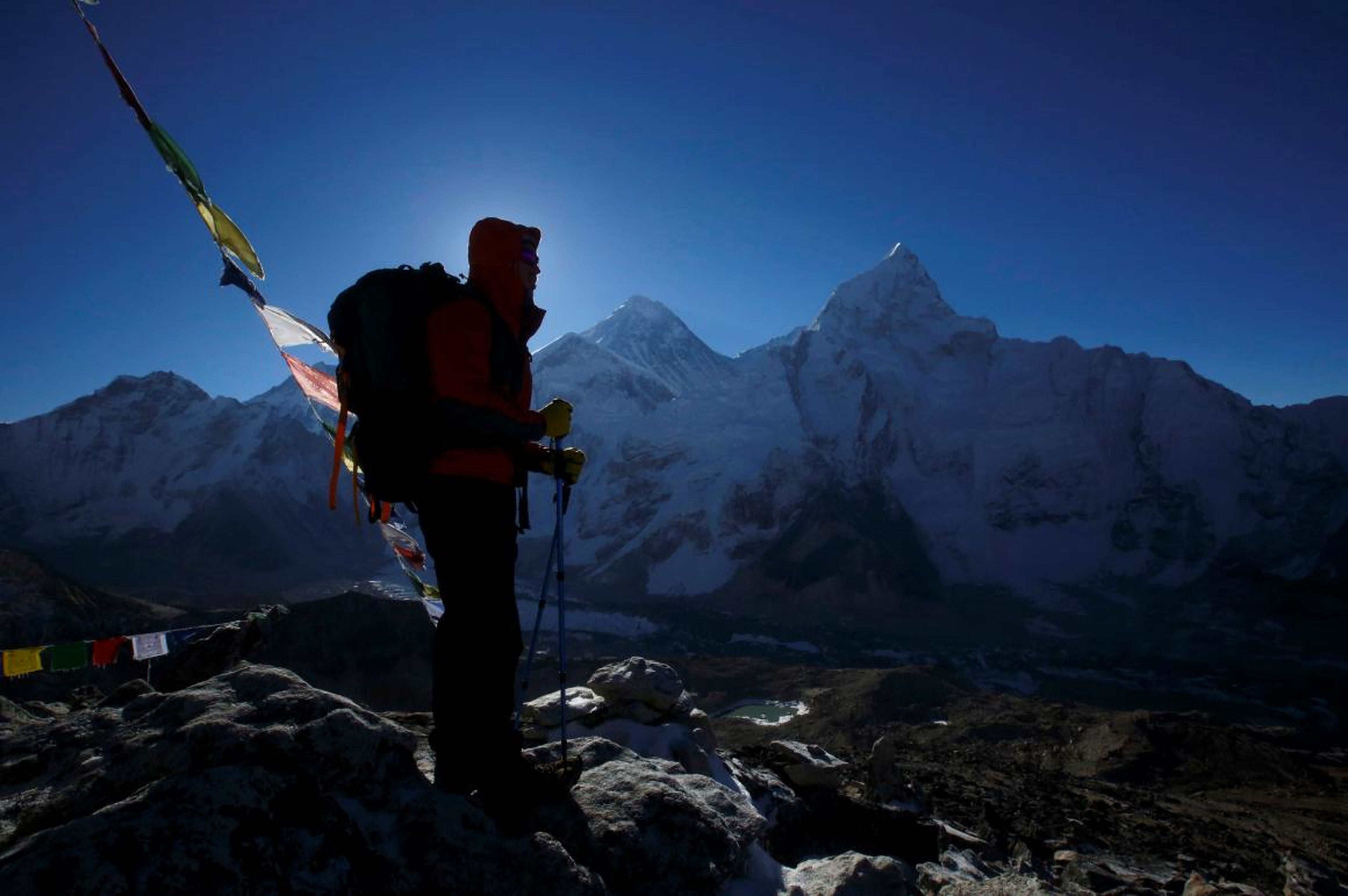 El Monte Everest está a más de 29.000 pies sobre el nivel del mar.