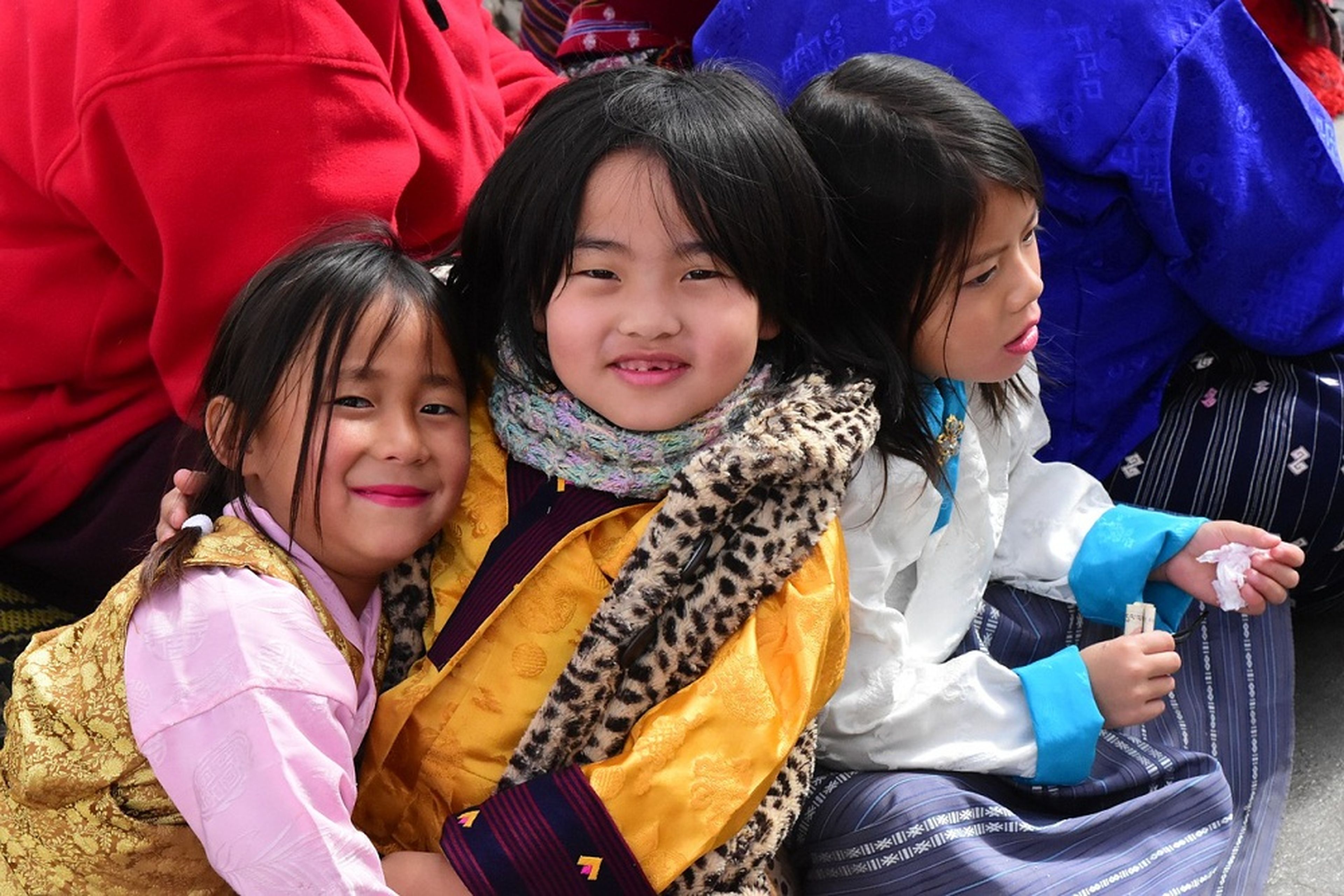 Niños jugando en Bután