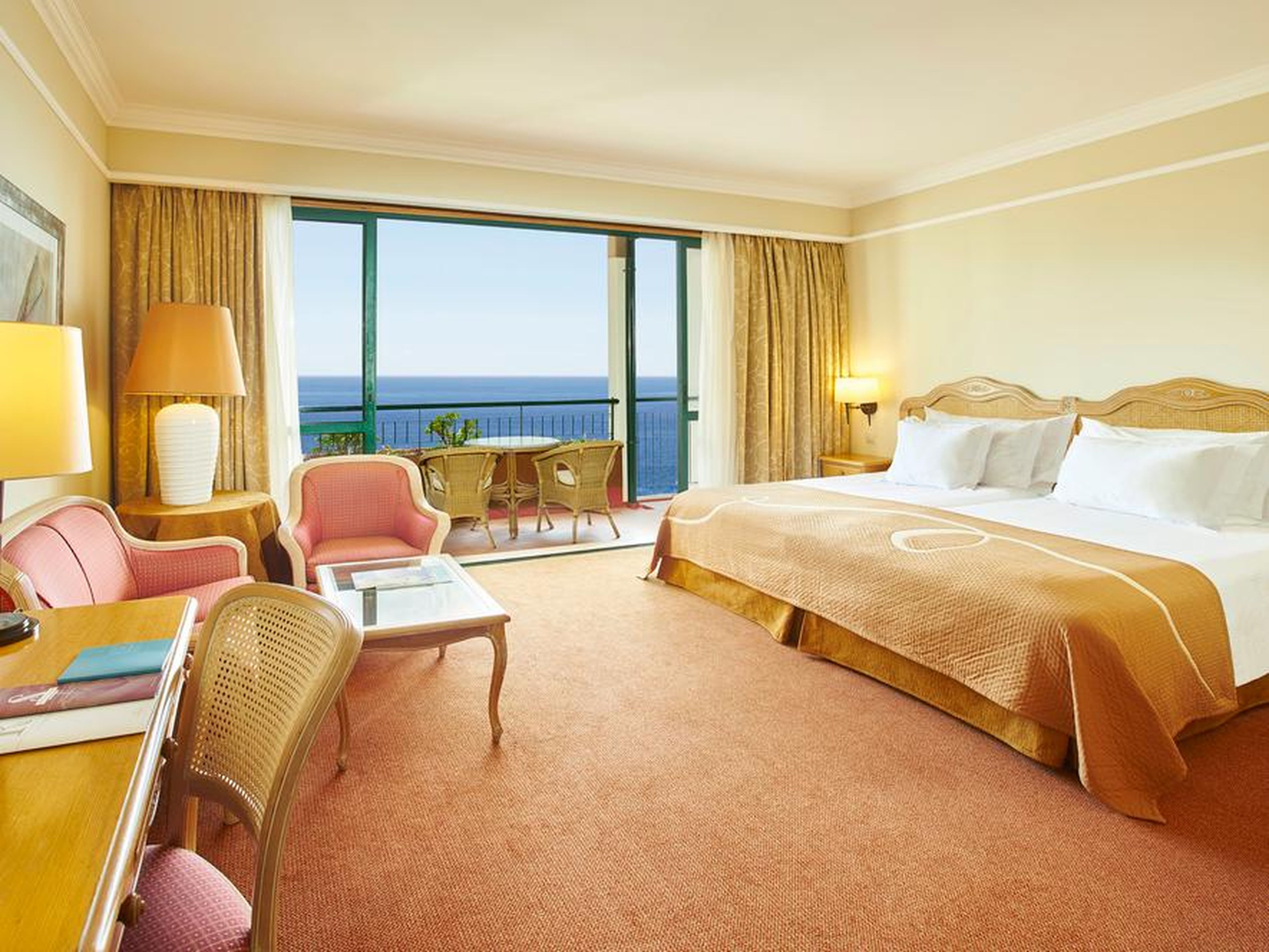 Gran suite en un resort isleño.