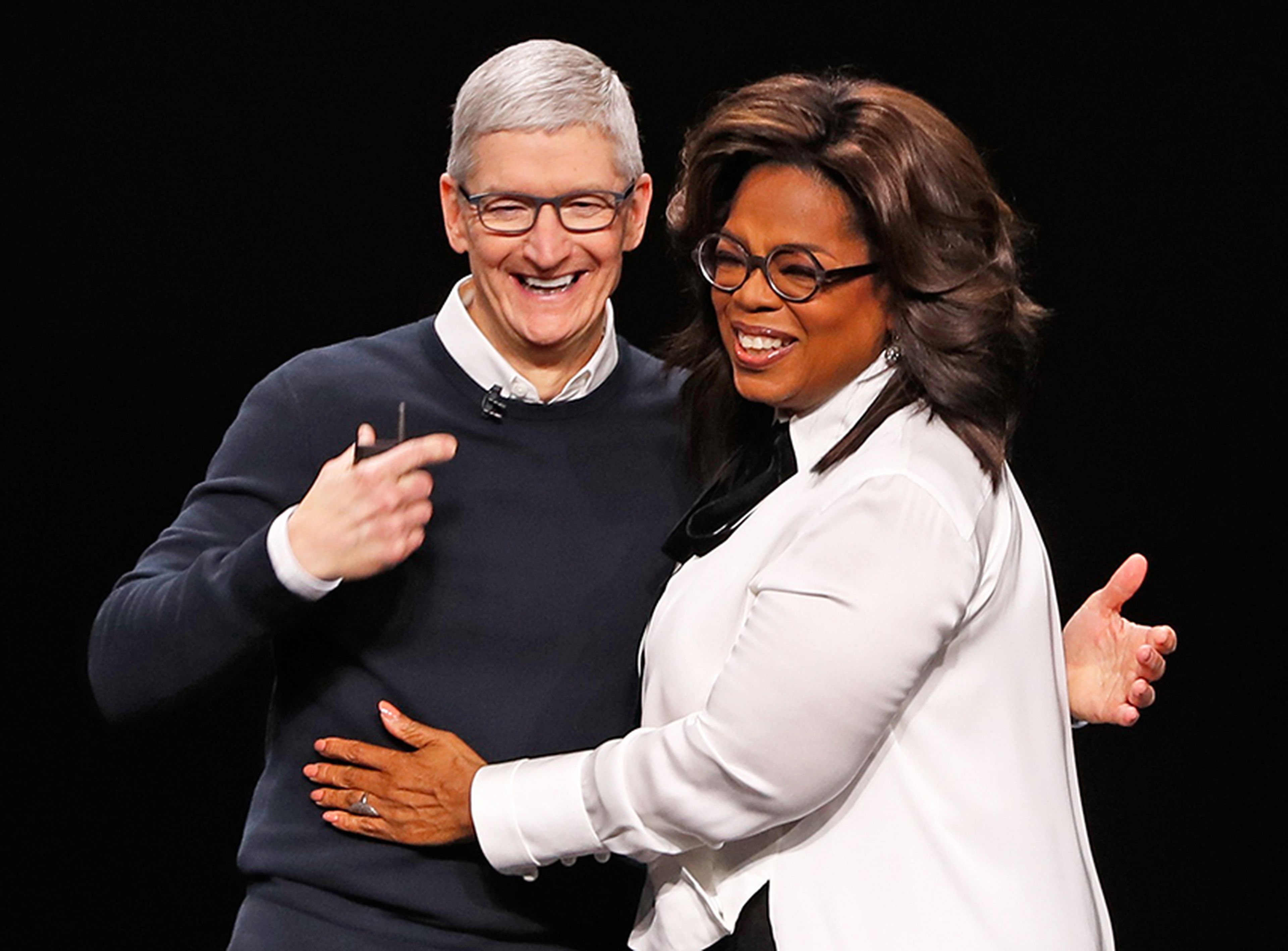 Tim Cook y Oprah Winfrey durante la keynote de Apple celebrada en Cupertino (California, Estados Unidos) este 25 de marzo de 2019.
