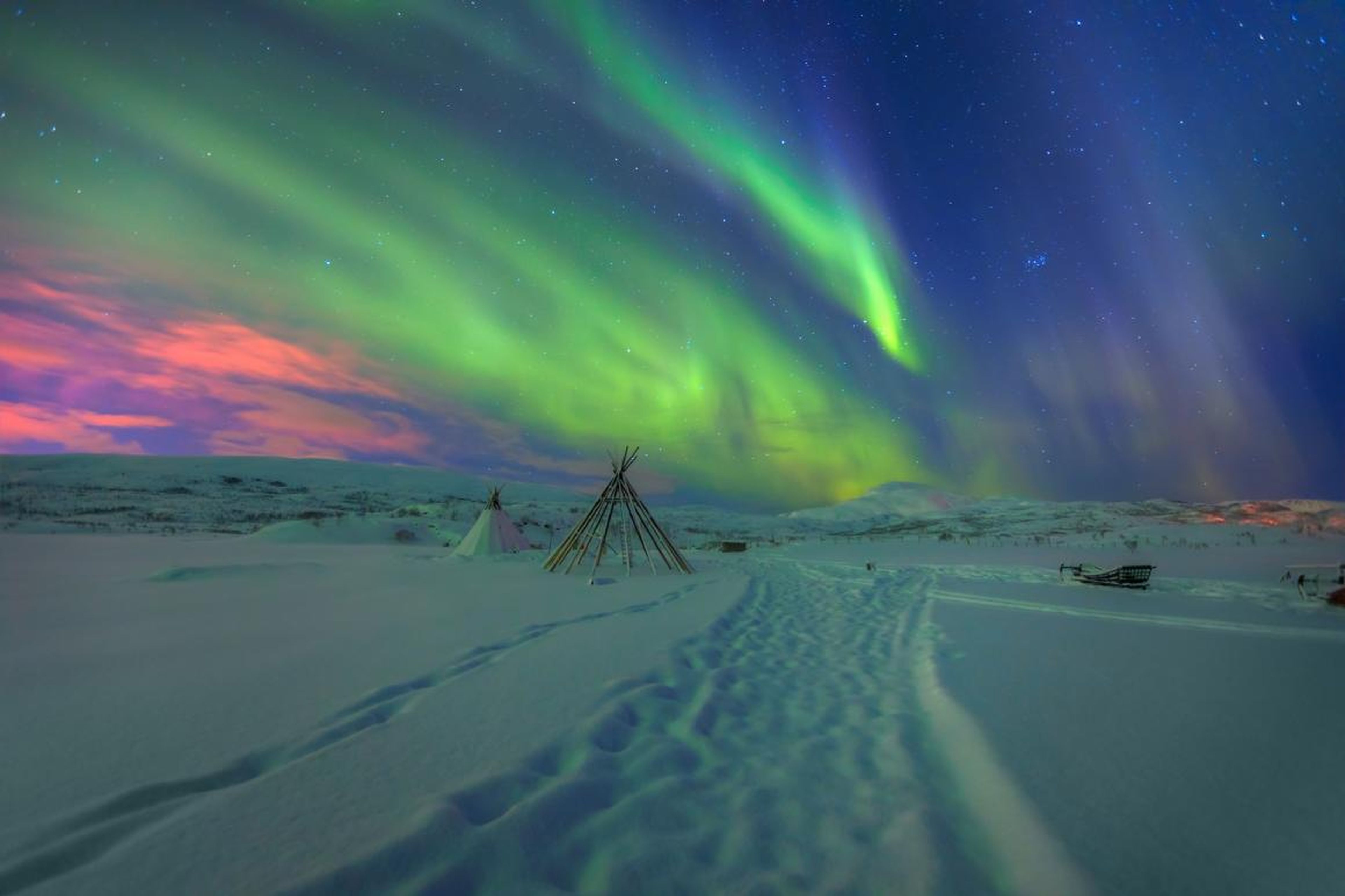 Una foto de las luces del norte en Tromsø, Noruega.