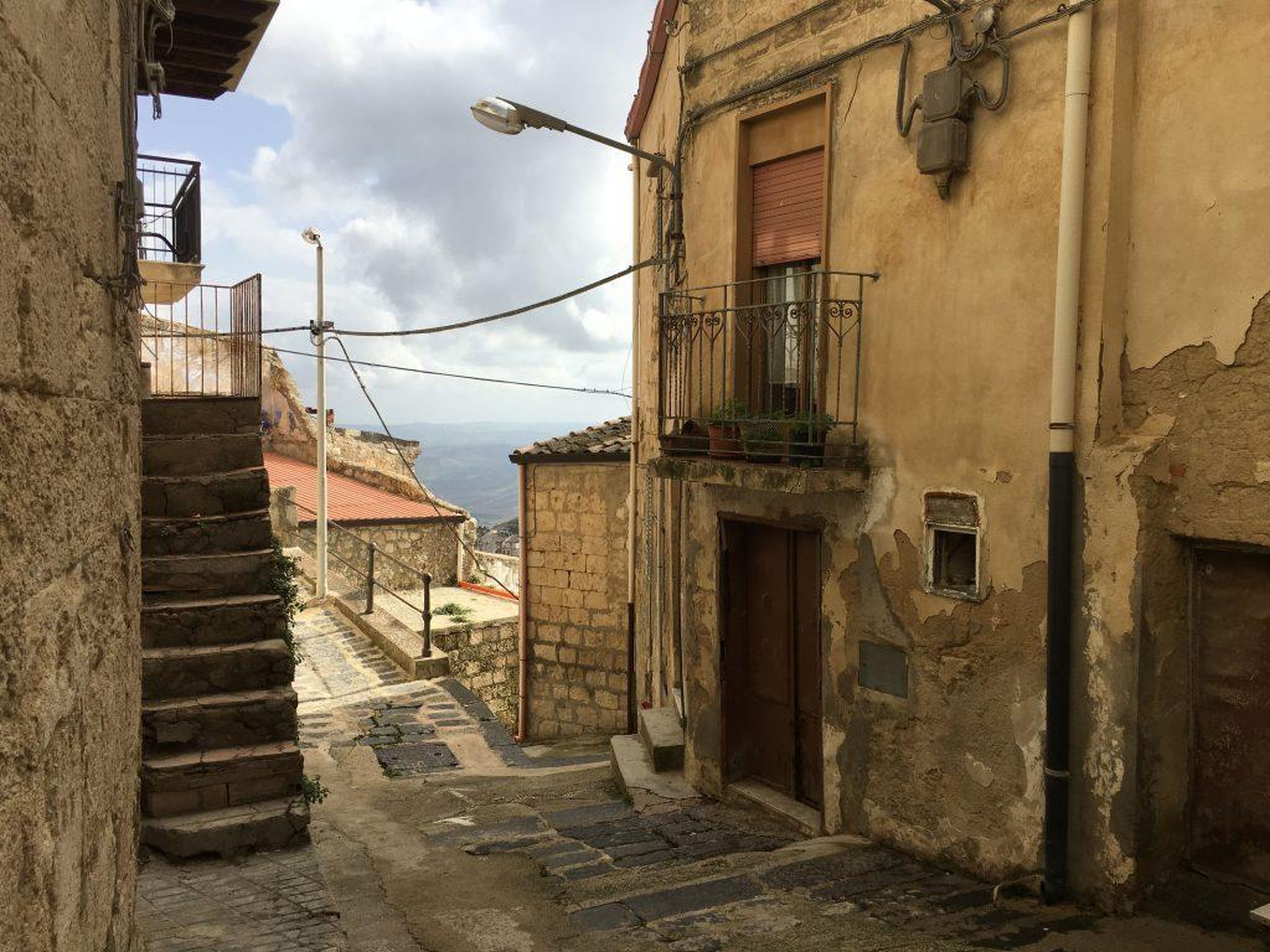 Pueblo de Sicilia vende casas por 1 euro: así son por dentro, en fotos |  Business Insider España