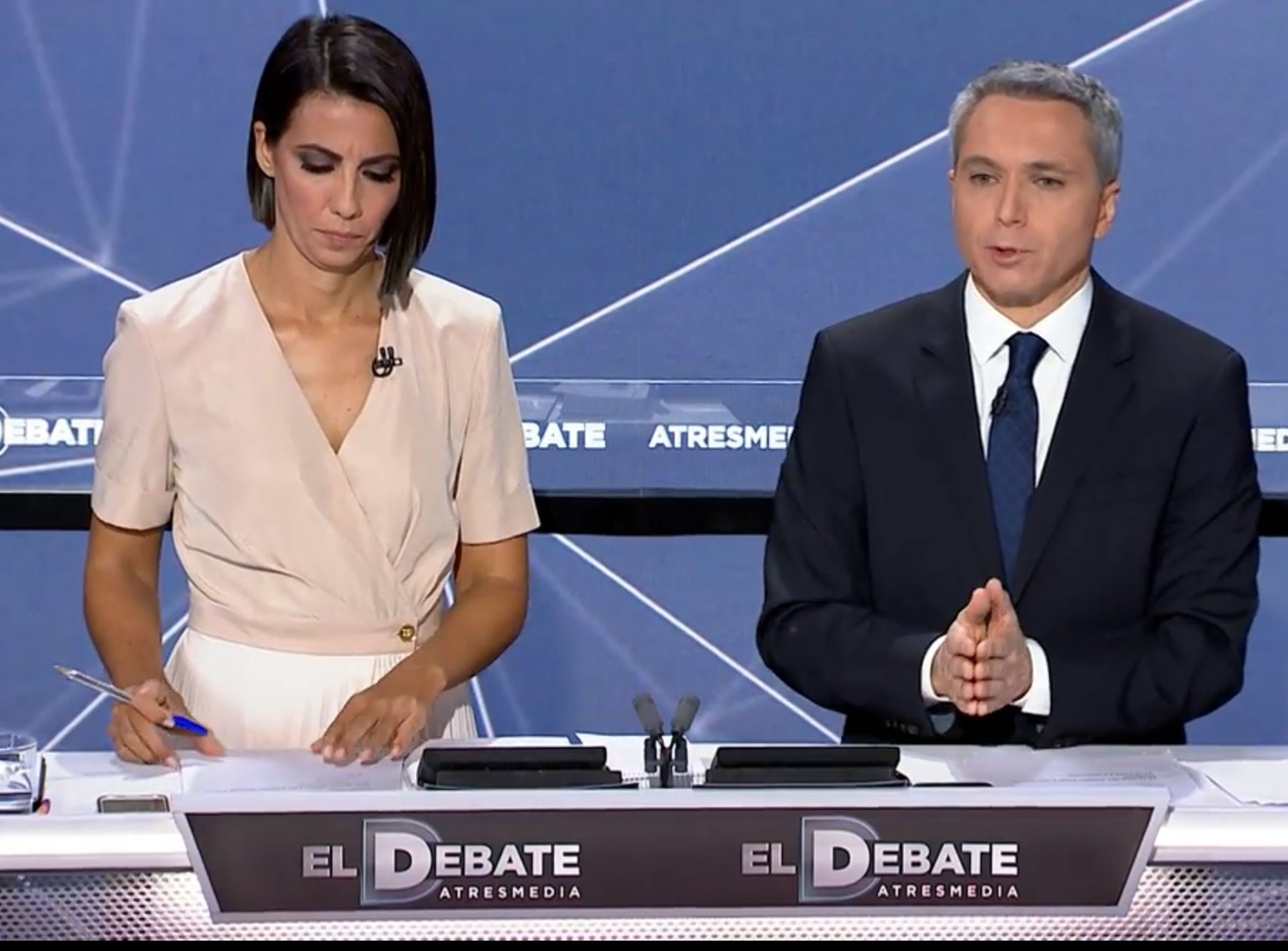 Ana Pastor y Vicente Vallés en el debate electoral de Atresmedia.