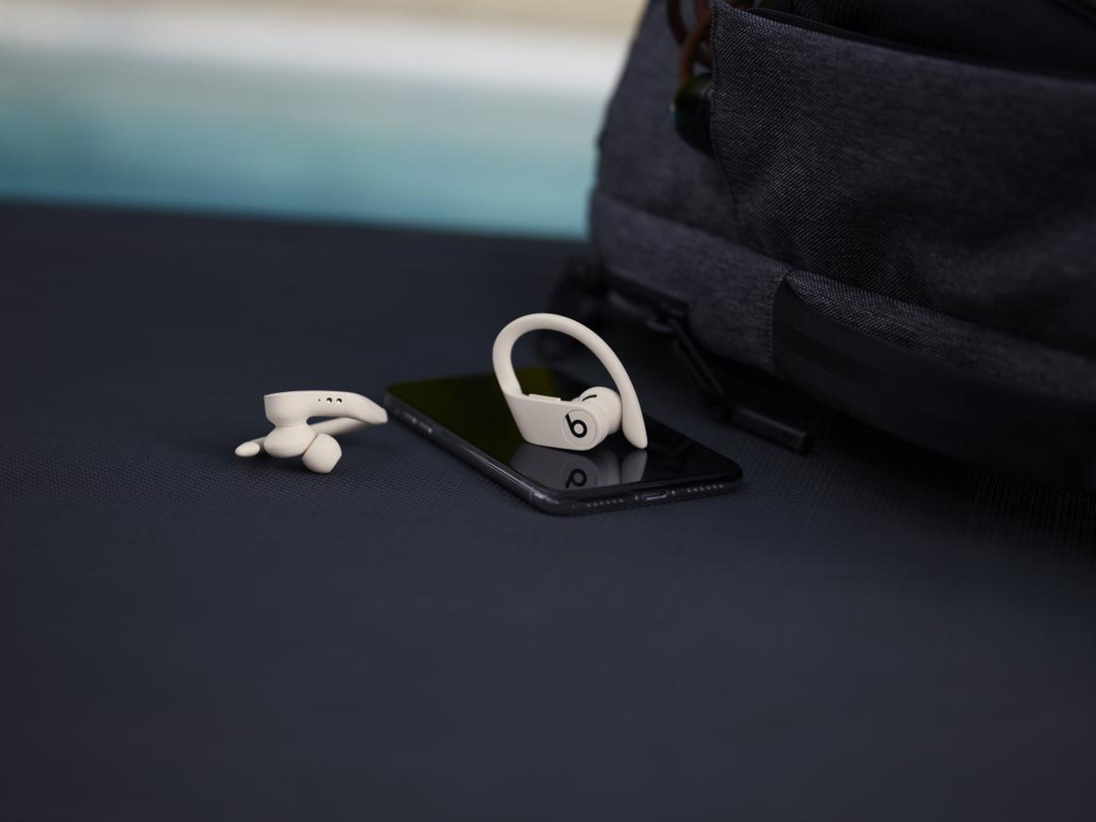 Apple acaba de lanzar otros auriculares inalámbricos: estas son las diferencias con los nuevos AirPods