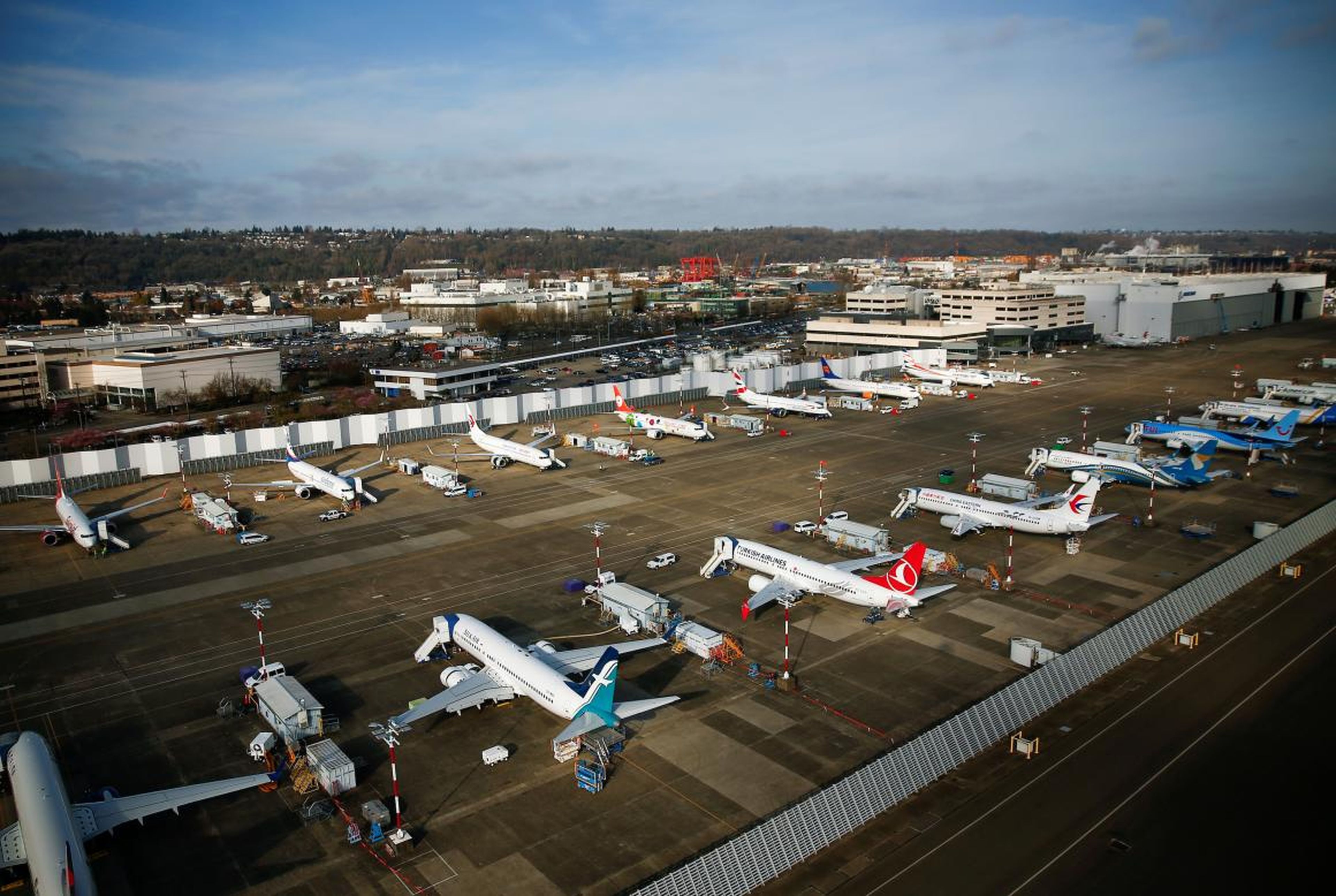 Aviones Boeing, muchos de los cuales son 737 MAX, en el Boeing Field en Seattle, Washington.