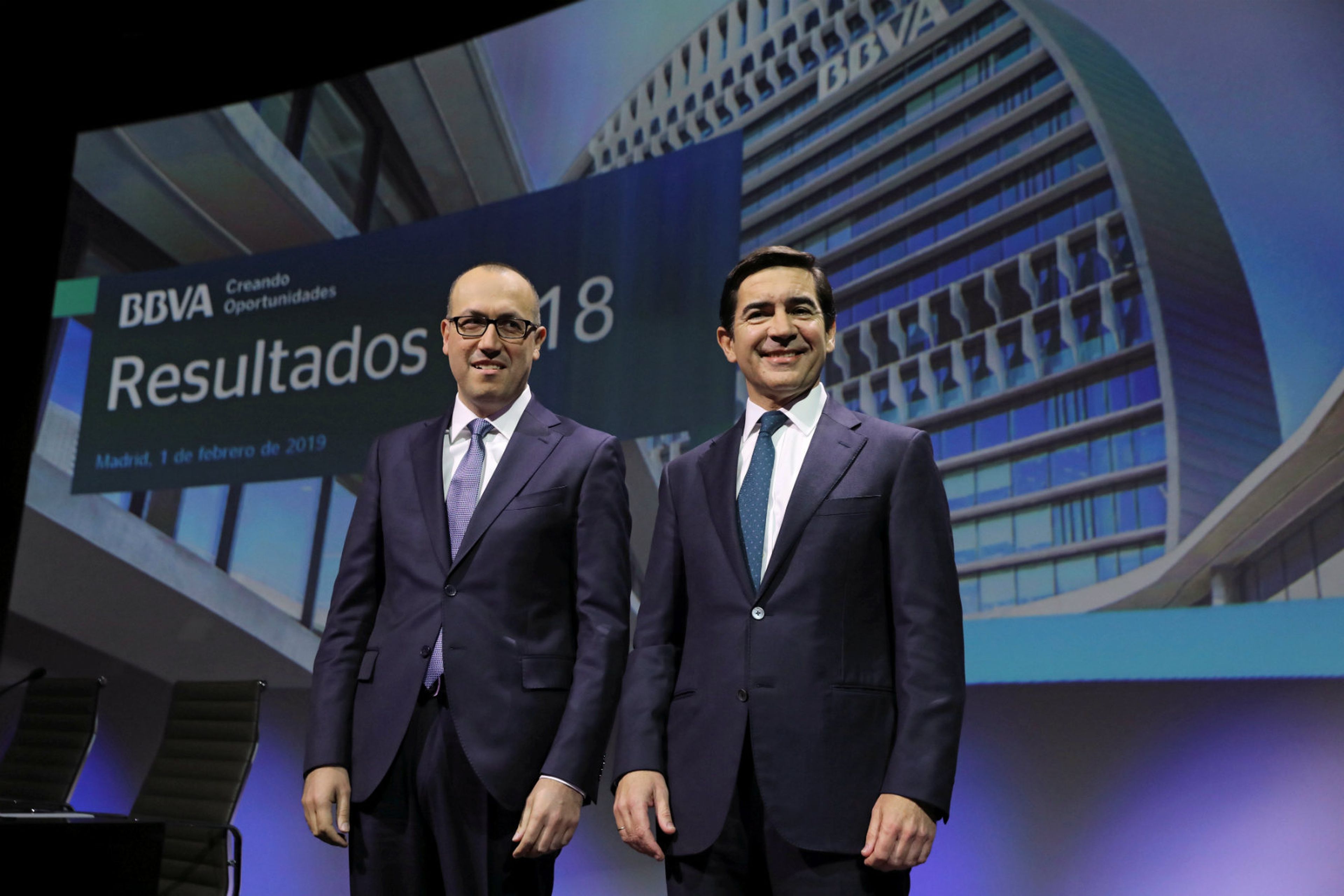 El consejero delegado de BBVA, Onur Genç, y el presidente de BBVA, Carlos Torres.