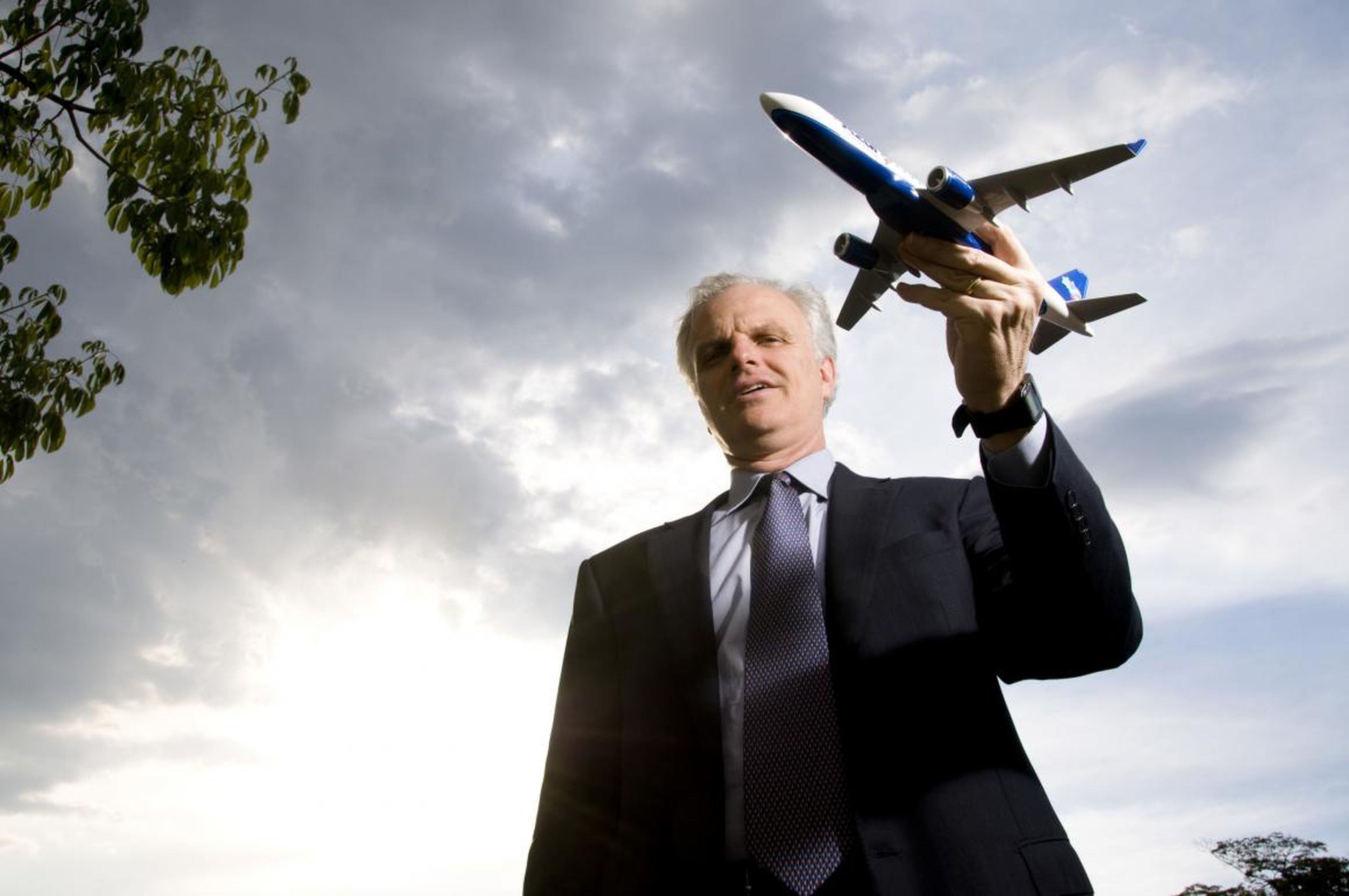 David Neeleman, el fundador de JetBlue y Azul, está trabajando para ofrecer viajes aéreos asequibles a las comunidades marginadas