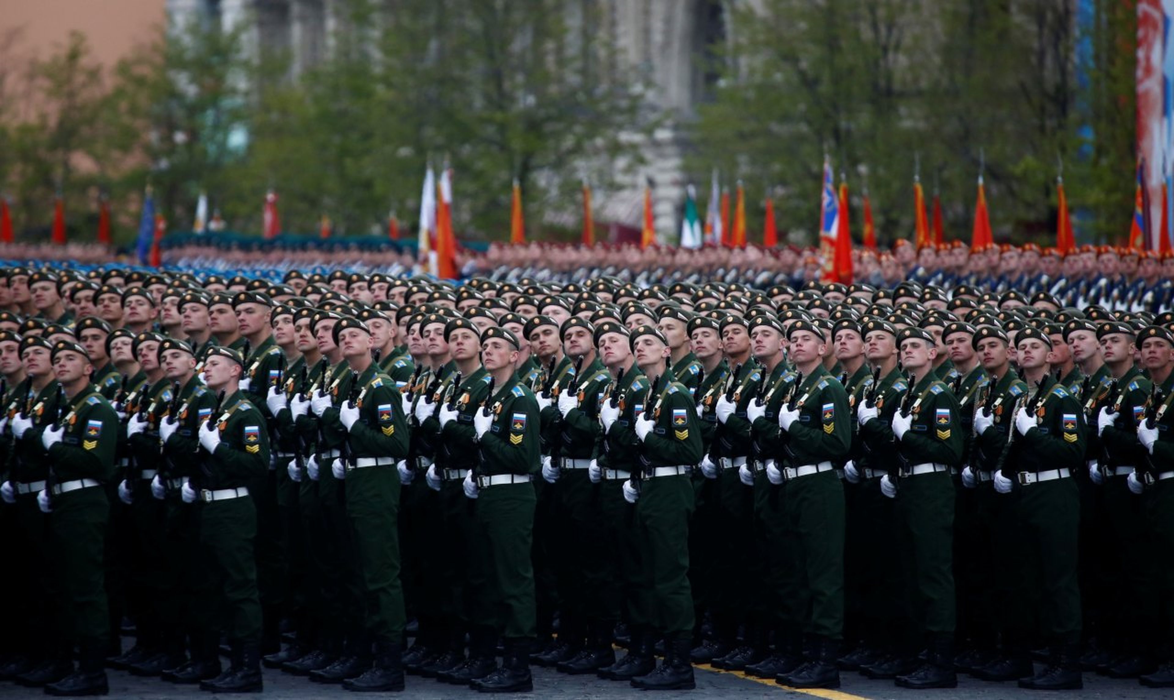 El ejército ruso desfila en la Plaza Roja de Moscú