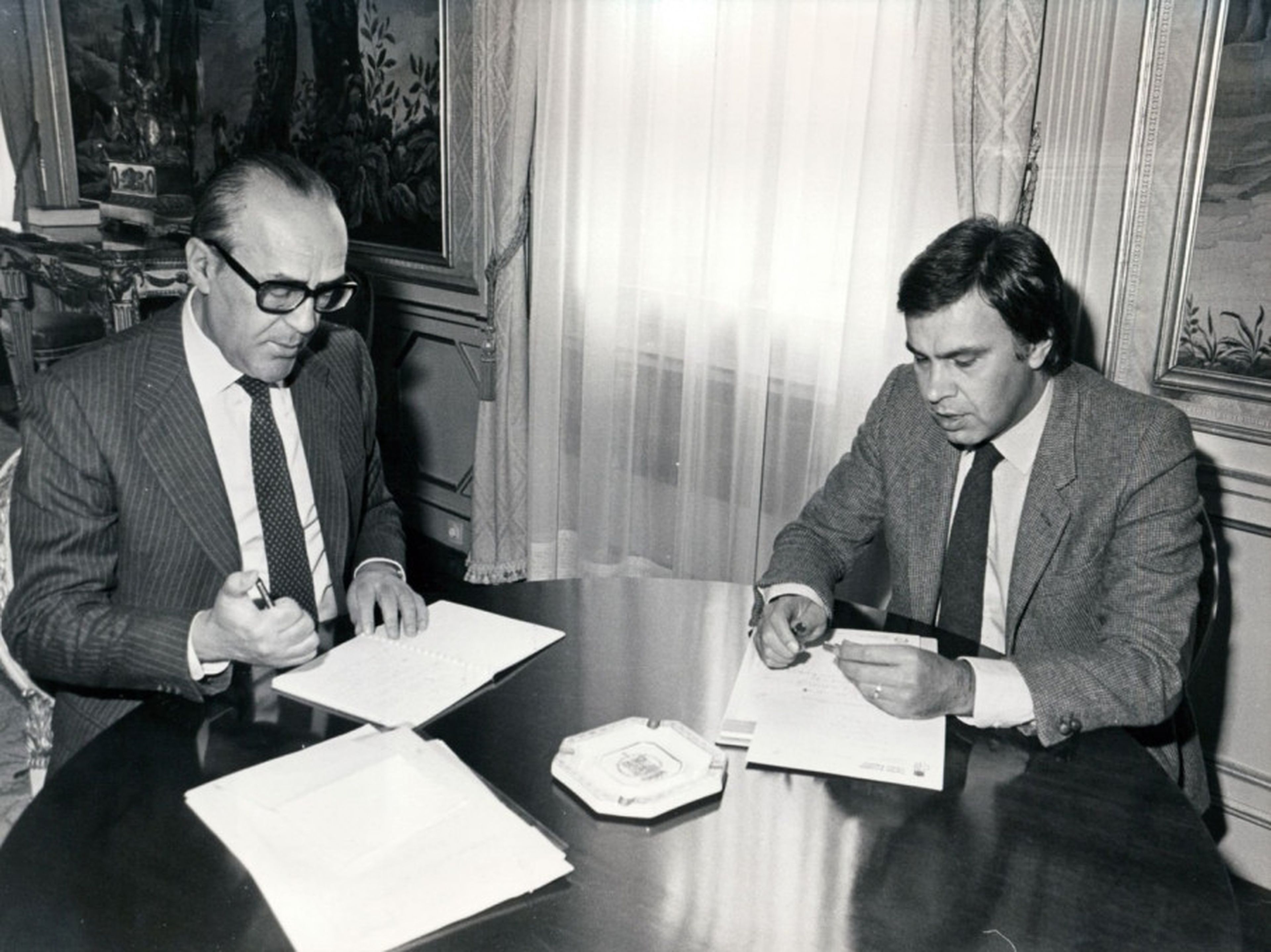 Felipe González durante el traspaso de poderes del presidente de Gobierno en funciones en el Palacio de la Moncloa, el 3 de noviembre de 1982.