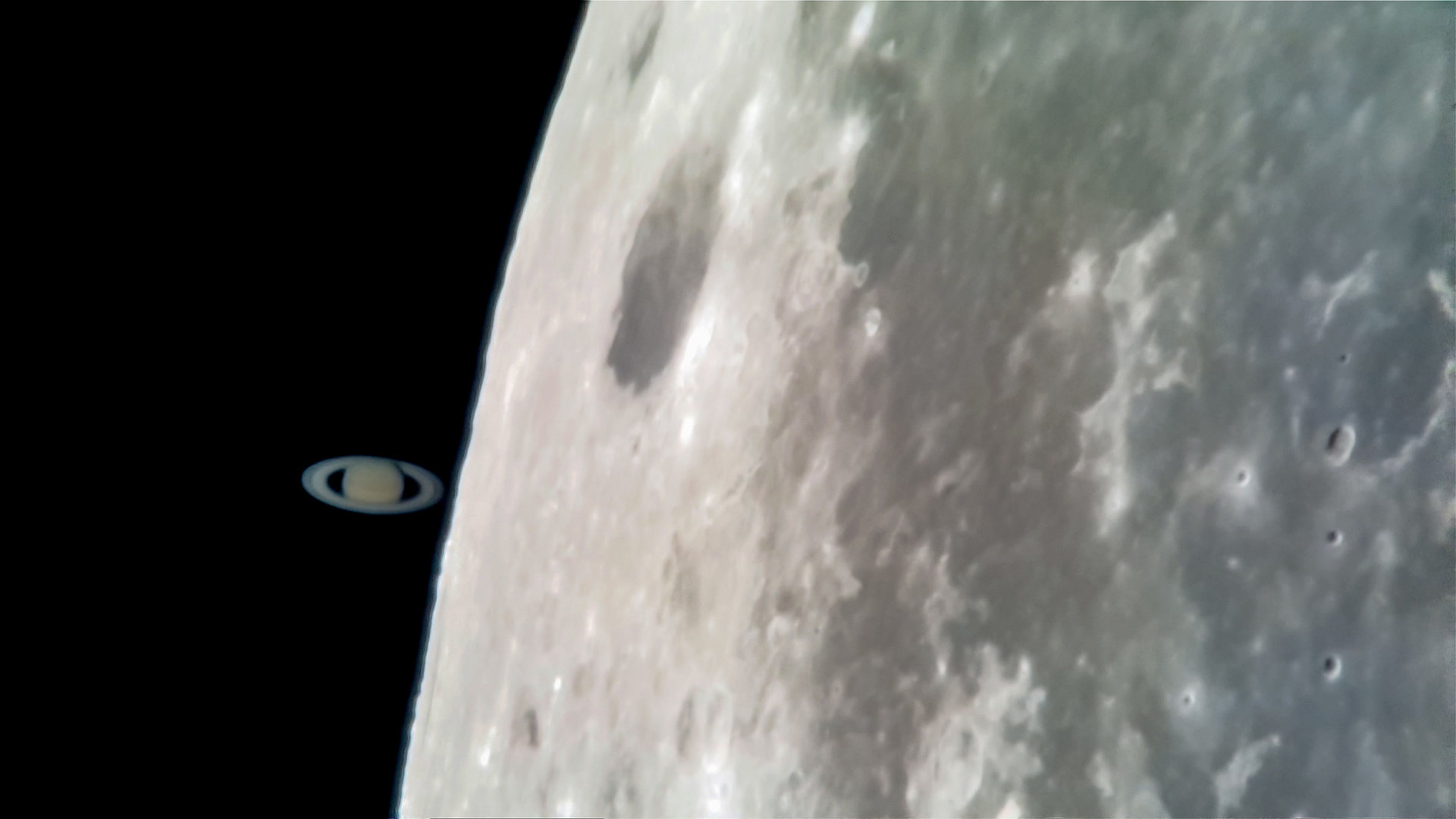 Imagen de Saturno y la Luna