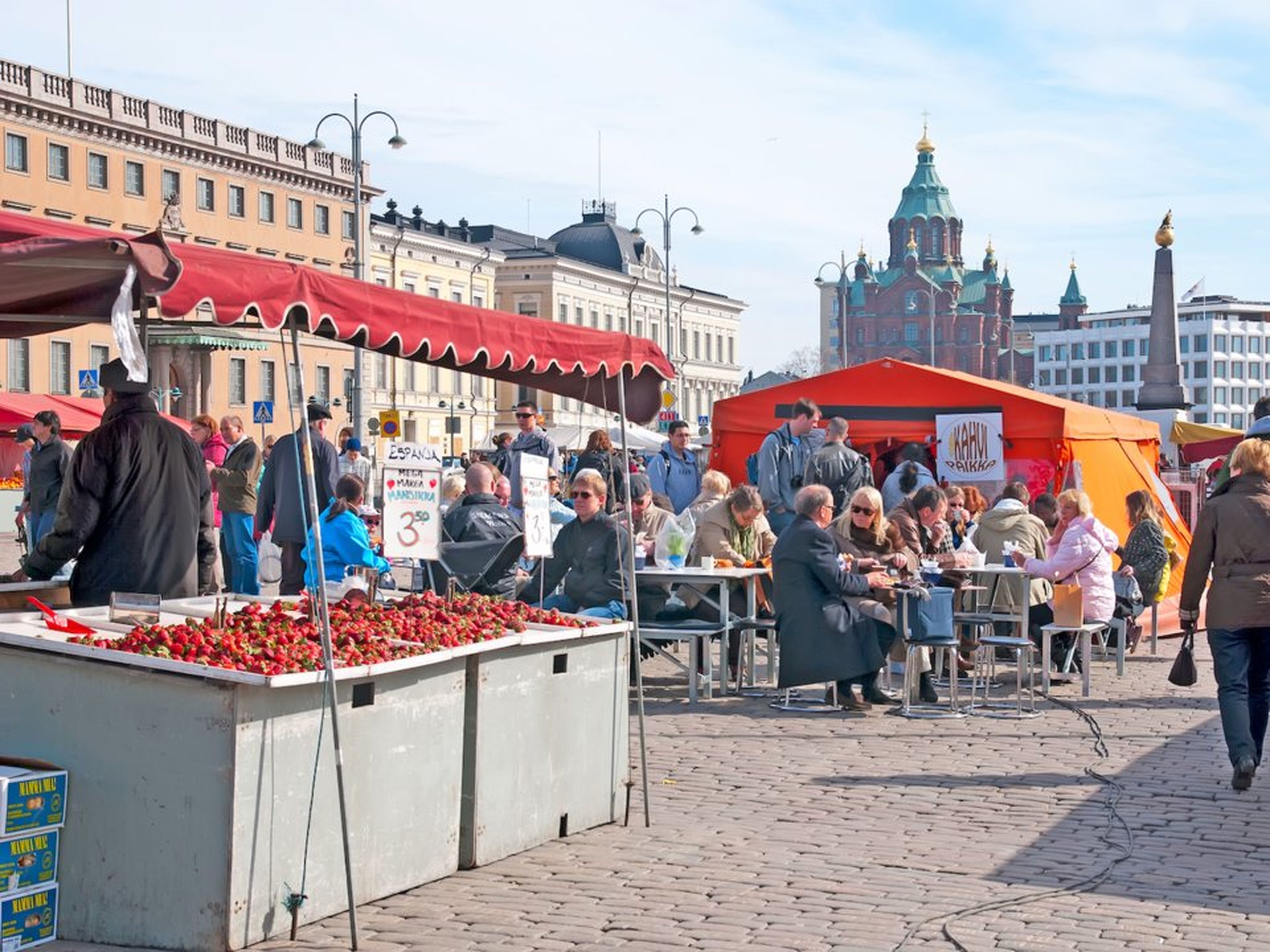 Un mercado en Helsinki, Finlandia.