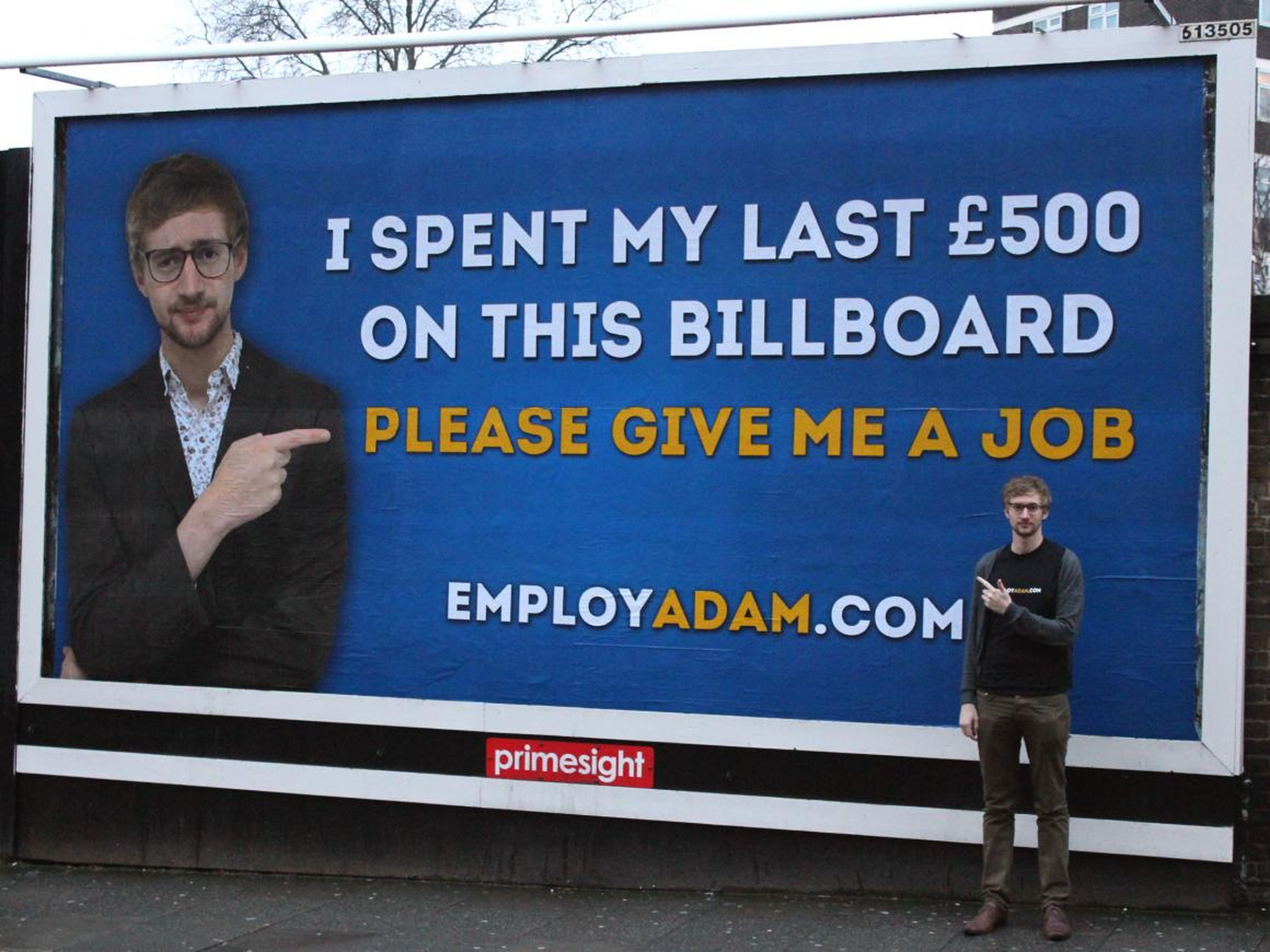 Adam Pacitti publicó un anuncio en una valla publicitaria, y terminó consiguiendo un trabajo.