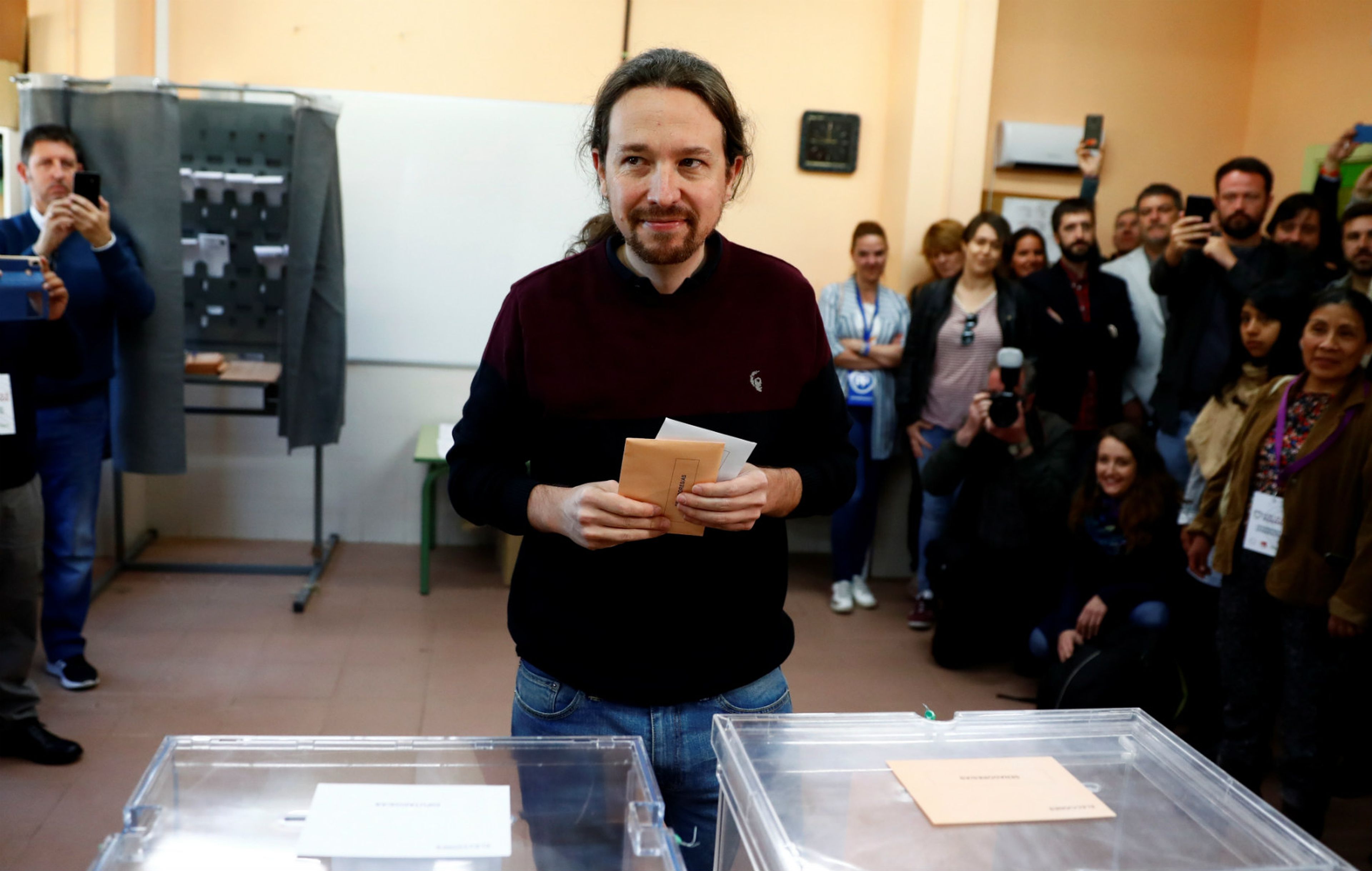 Pablo Iglesias votando en las elecciones generales de 2019.