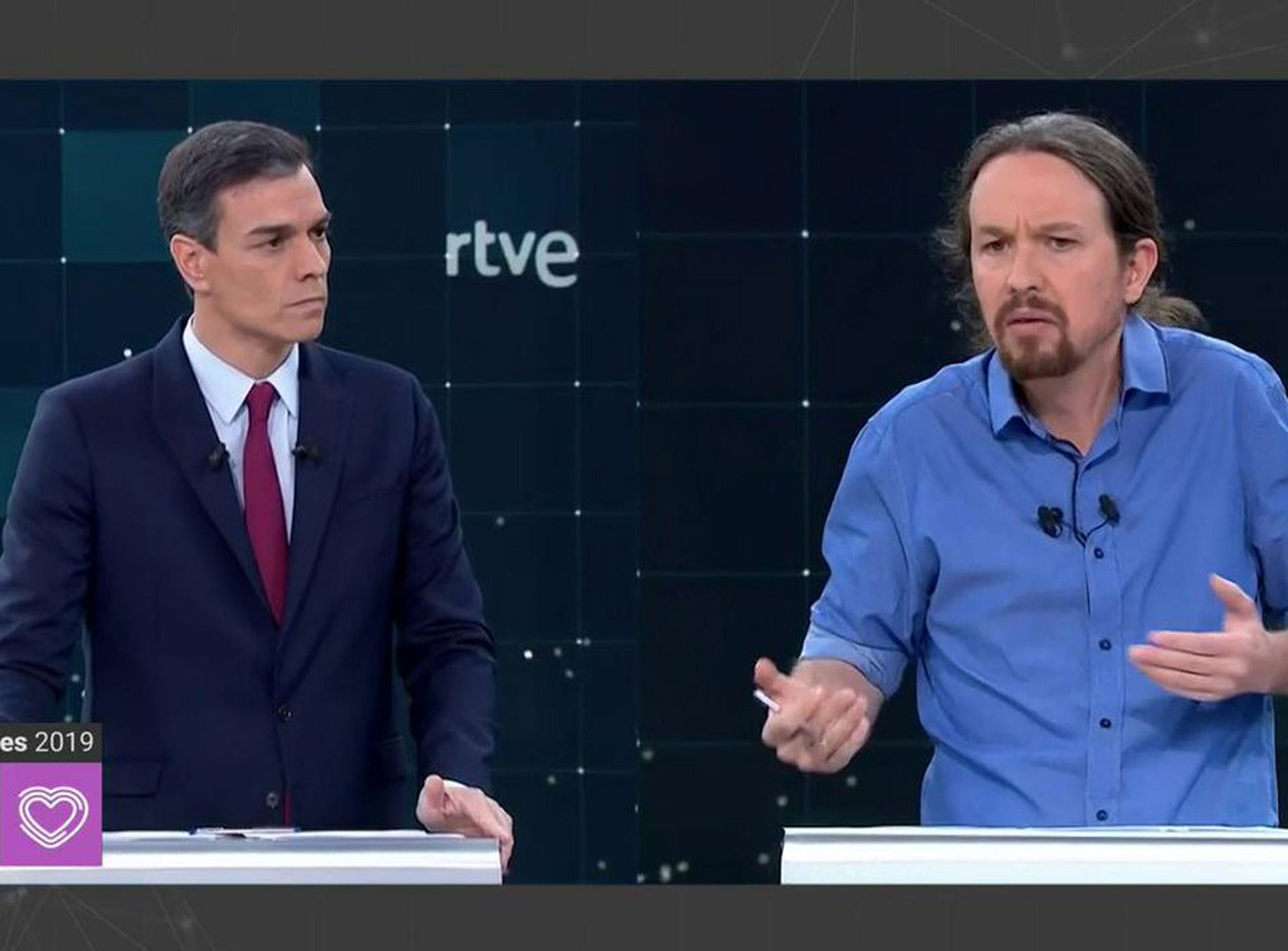 Pedro Sánchez (PSOE) y Pablo Iglesias (Unidas Podemos) durante el debate de RTVE de las Elecciones Generales 2019.