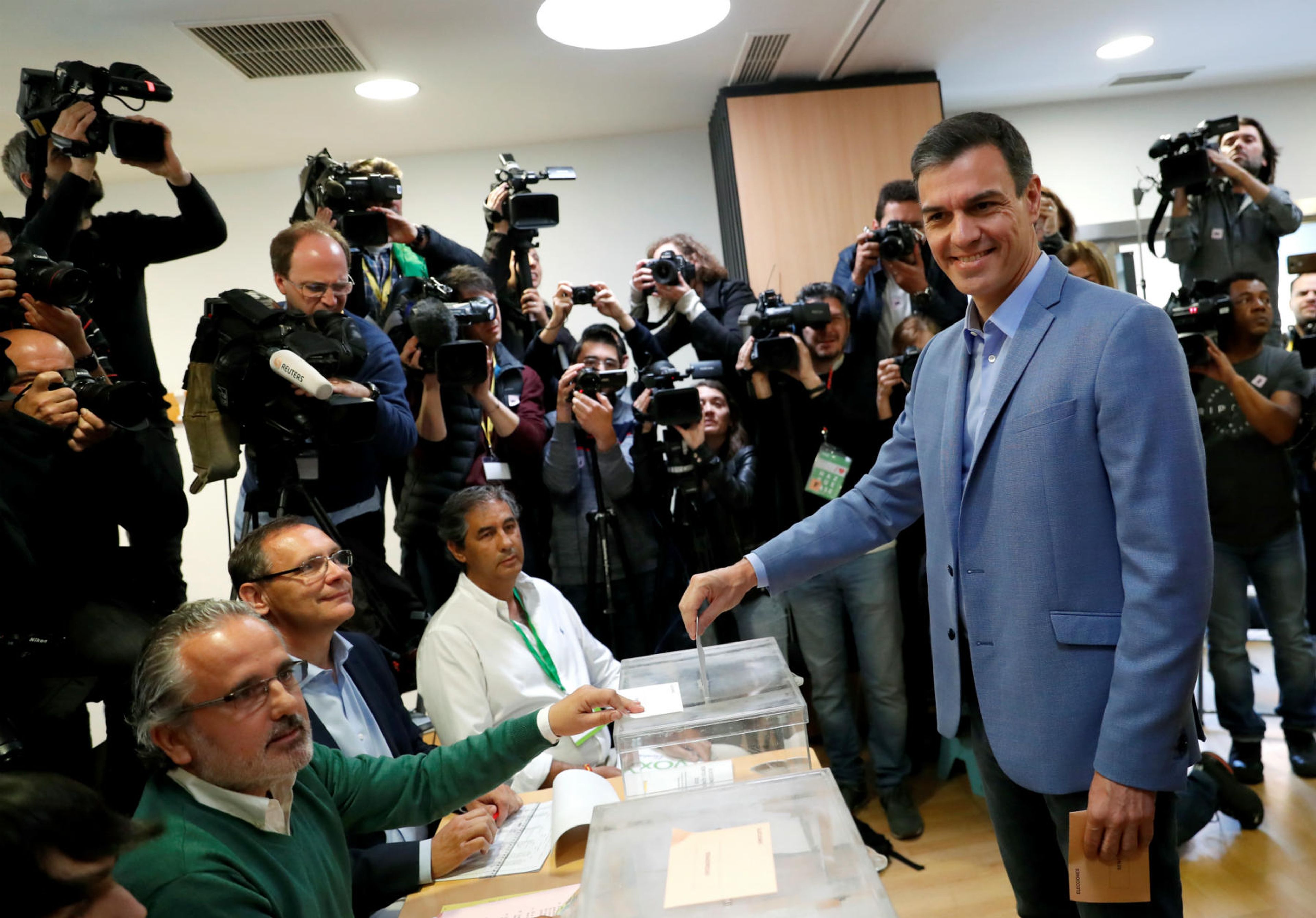 Pedro Sánchez votando en las elecciones generales de 2019.
