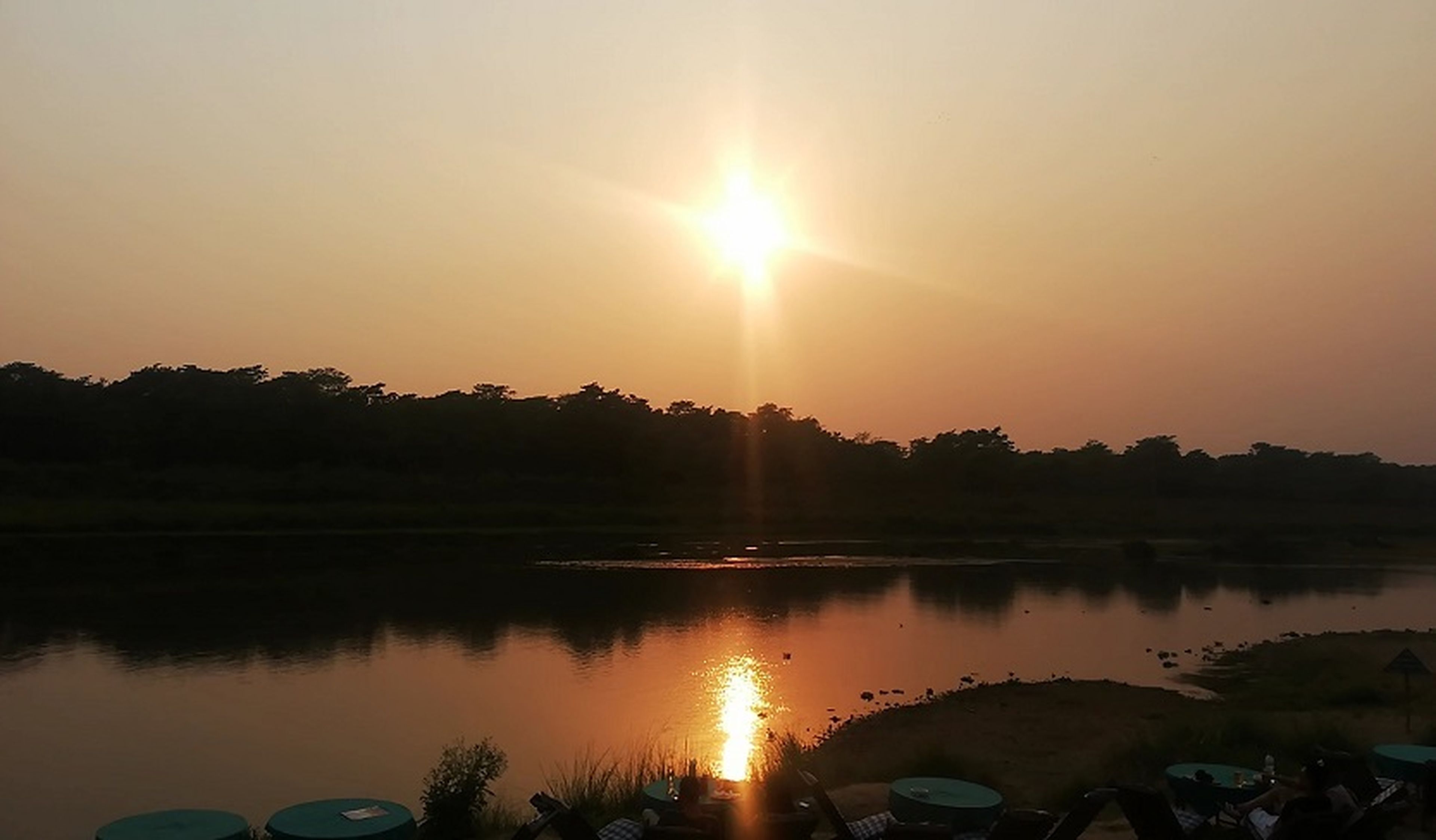 puesta de sol en chitwan