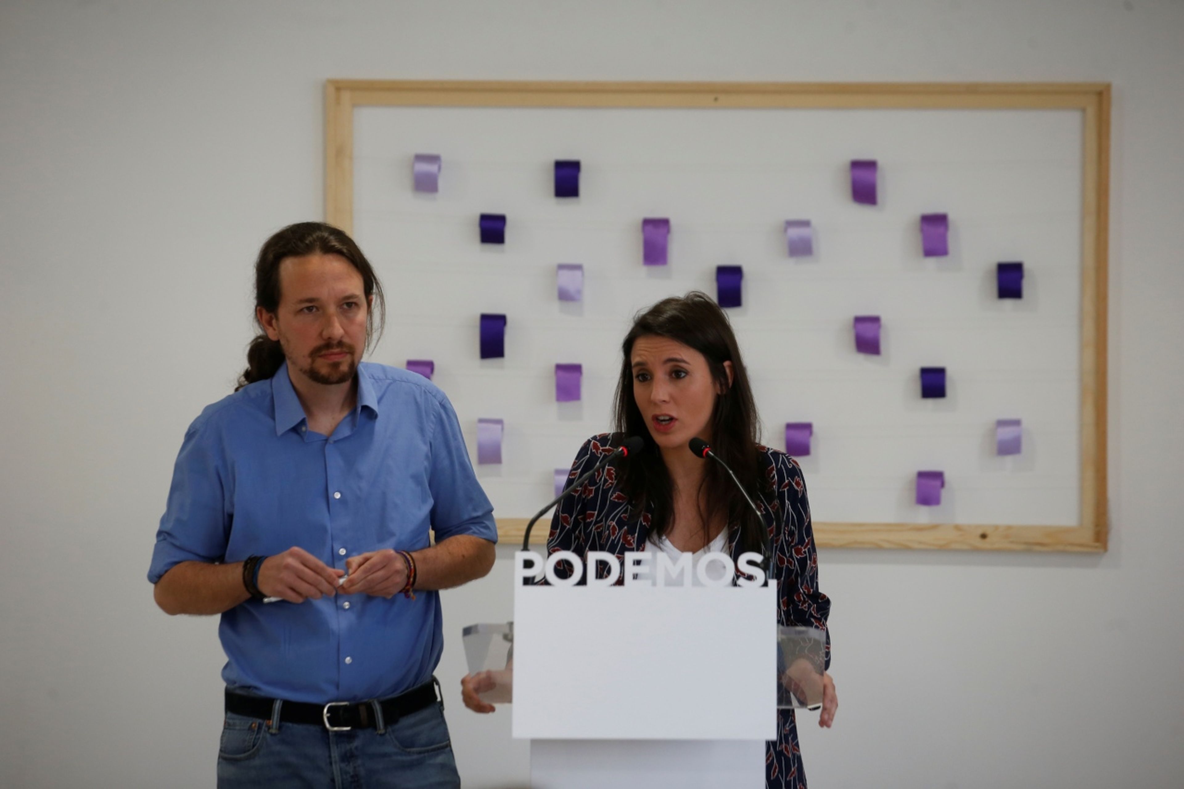 El secretario general de Podemos, Pablo Iglesias, y la portavoz del partido, Irene Montero.