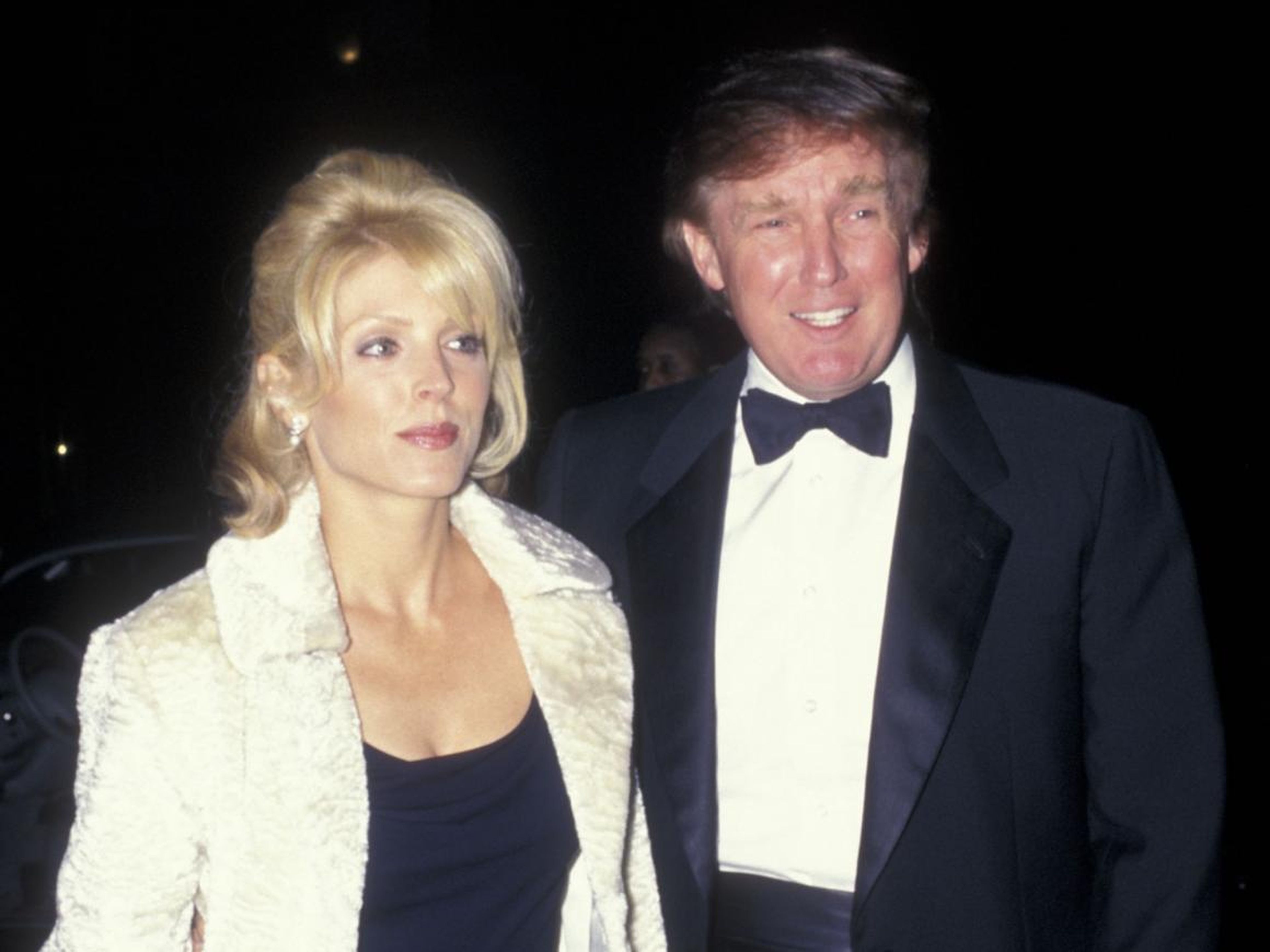 Donald Trump y Marla Maples asisten a la Gala Art Society Awards el 4 de marzo de 1997 en Nueva York.