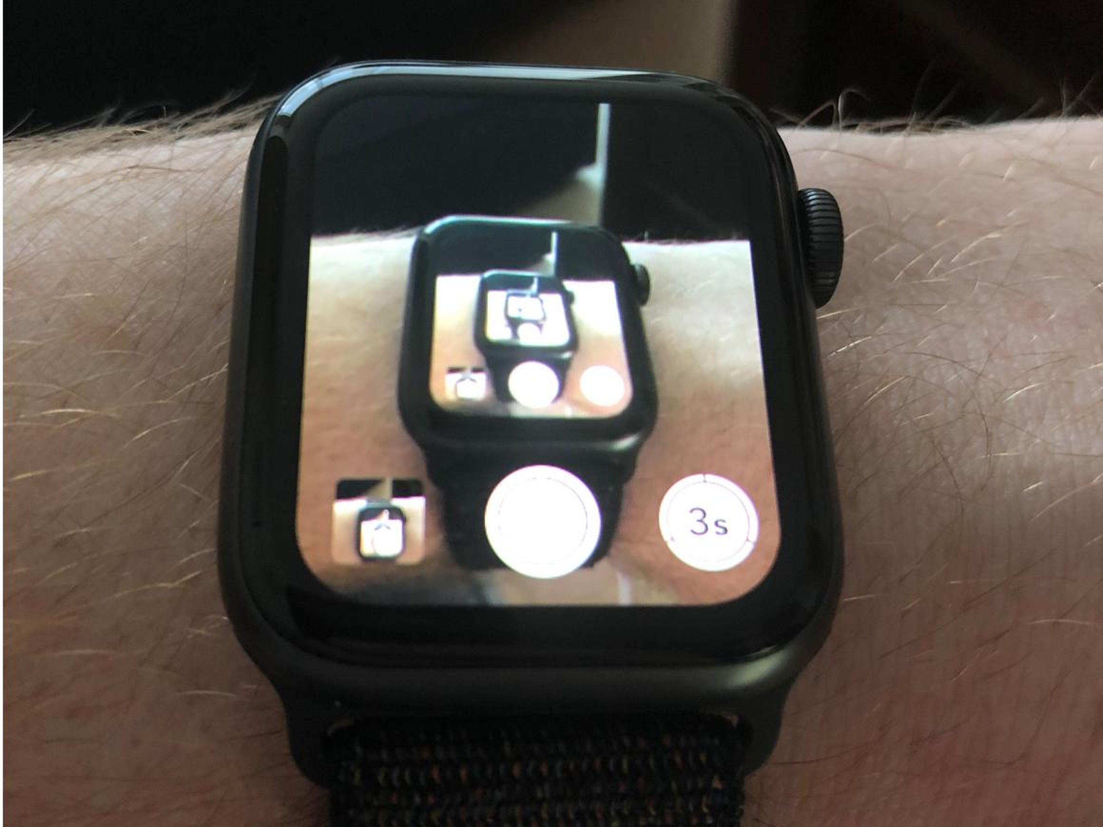 6. Your Apple Watch can take pictures for you.