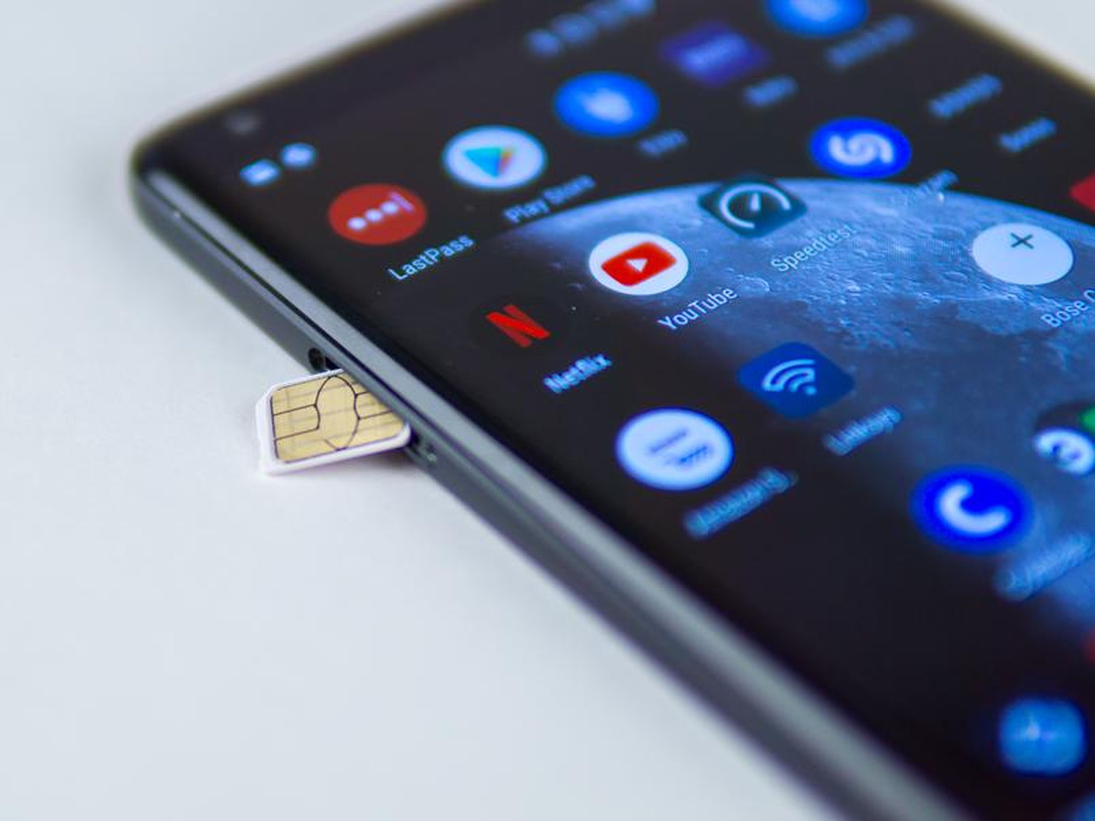 12. Obtenga internet barato desbloqueando tu teléfono y utilizando tarjetas SIM extranjeras.