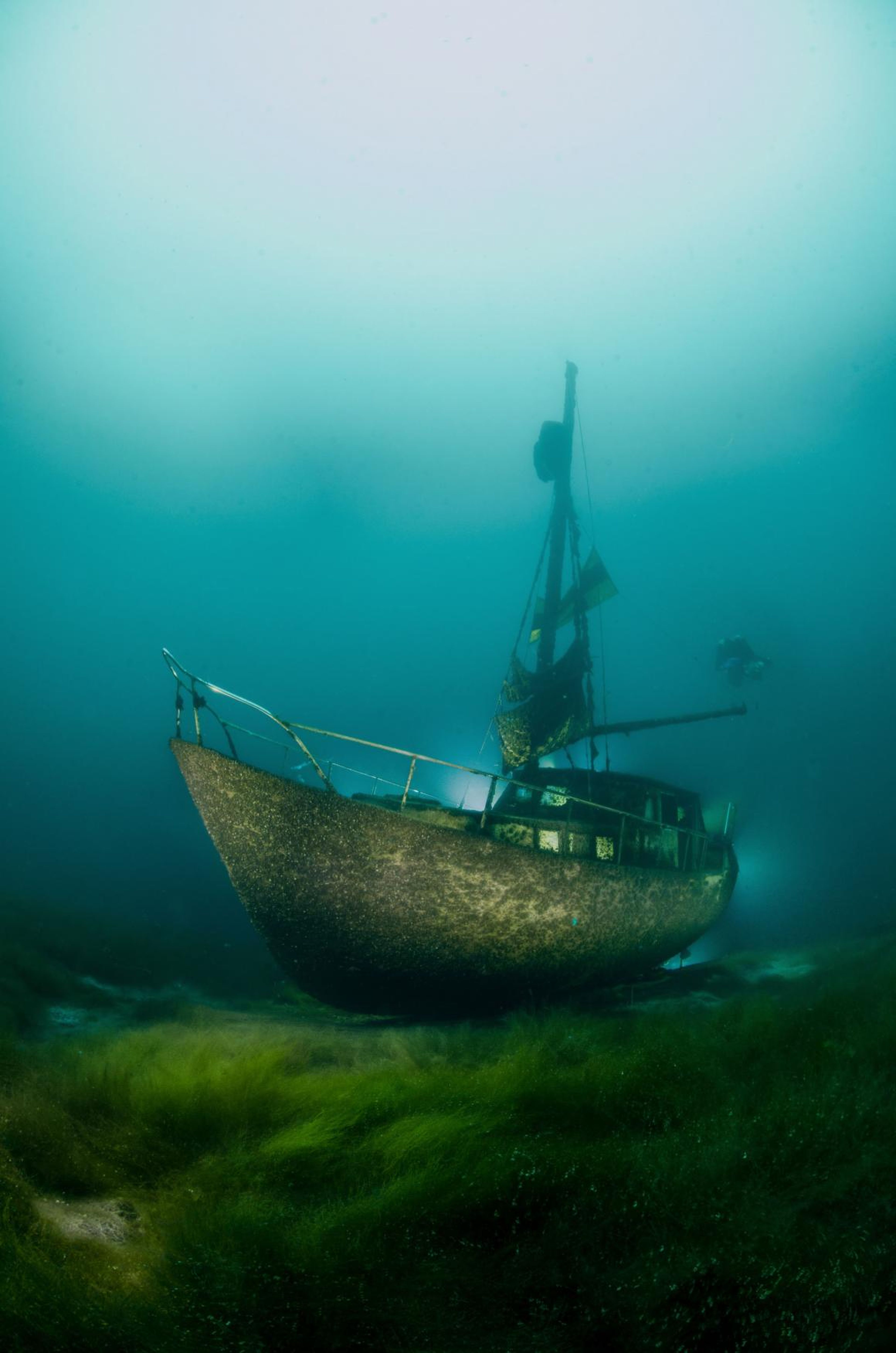 Andersen also took this ghostly image of an almost intact boat sitting tranquilly at the bottom of Lake Kreidesee in Germany.