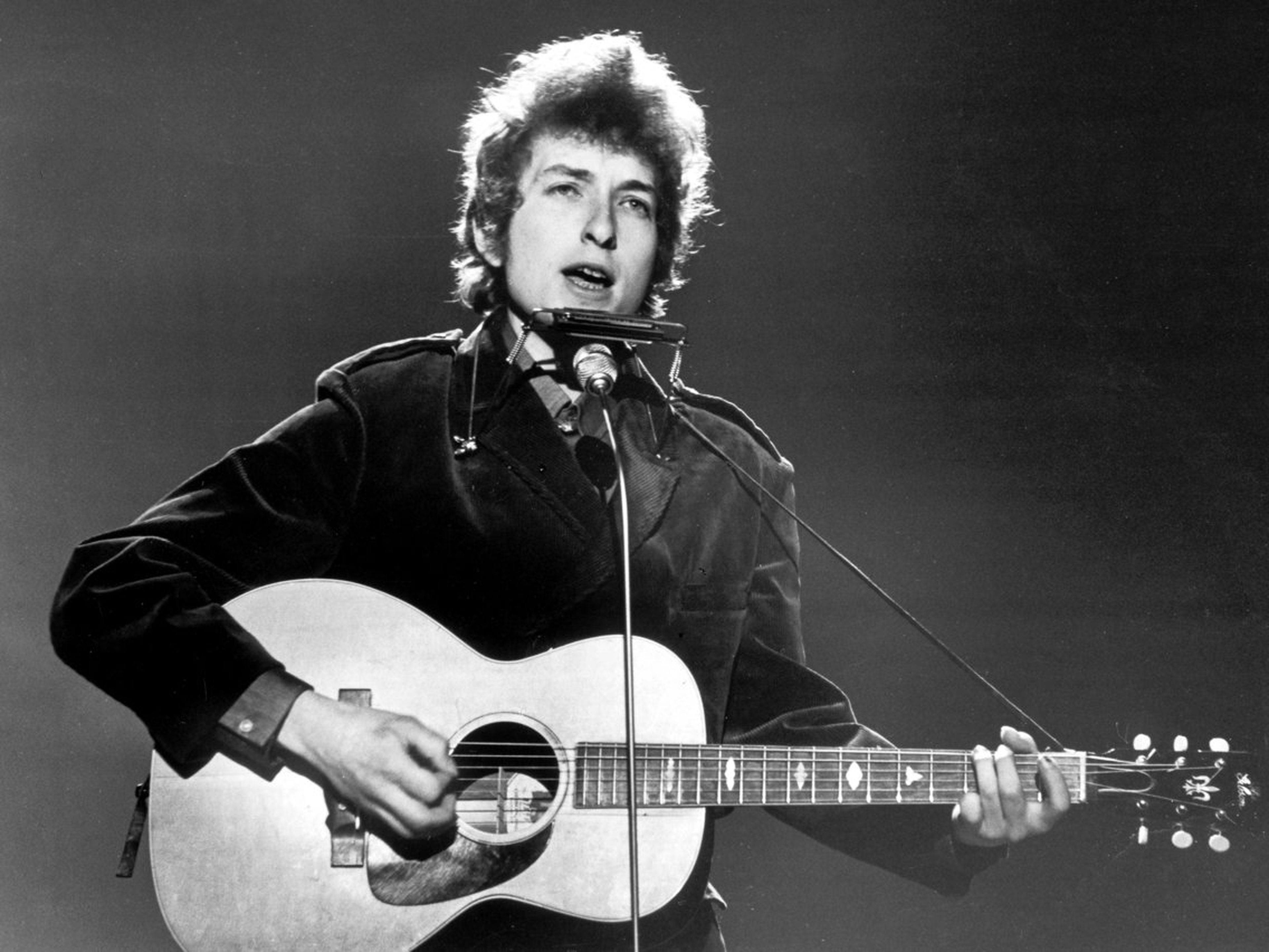 Bob Dylan actuando en 1965.