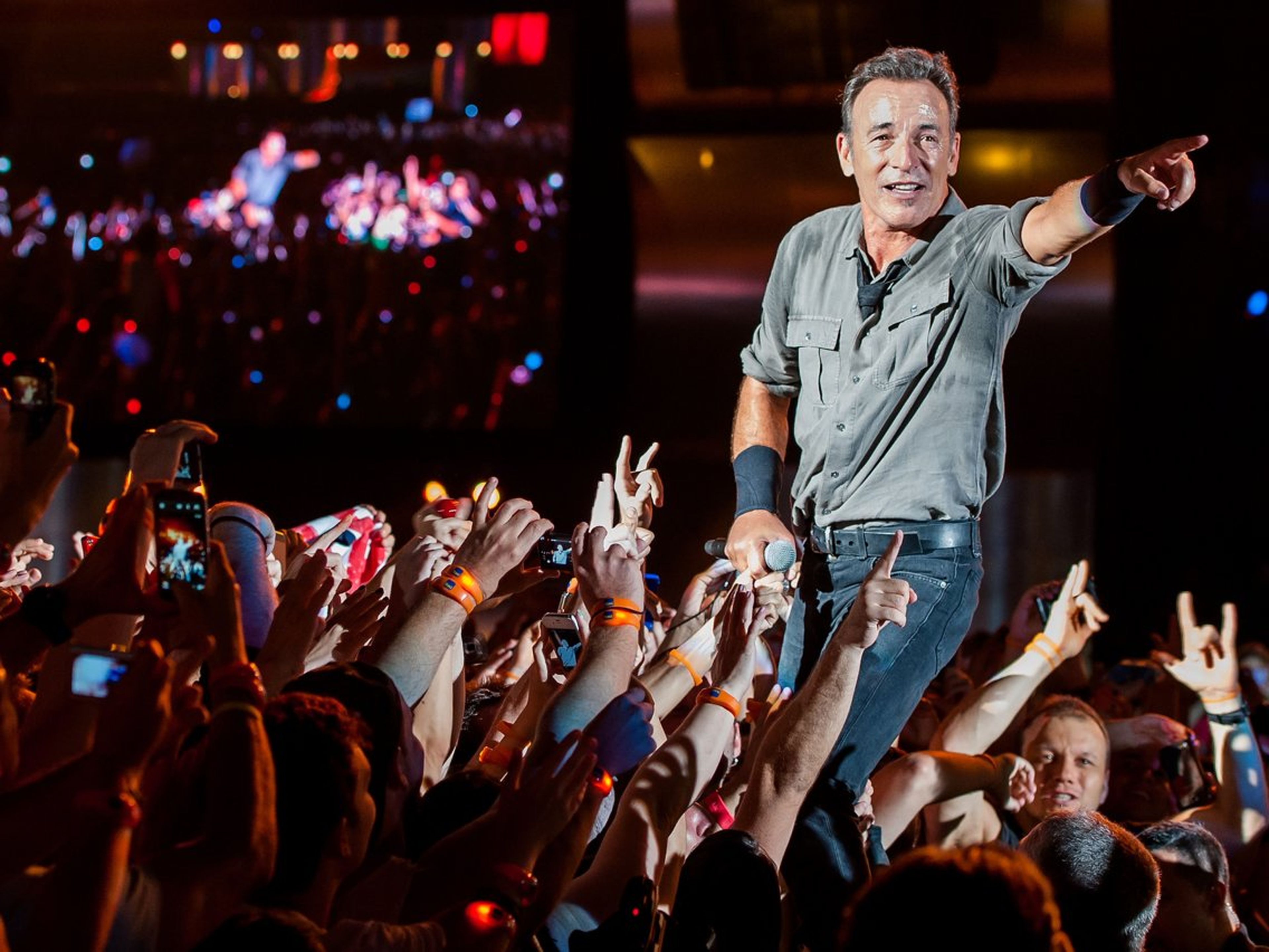 Bruce Springsteen actuando en el escenario durante un concierto en el festival Rock in Río el 21 de septiembre de 2013.