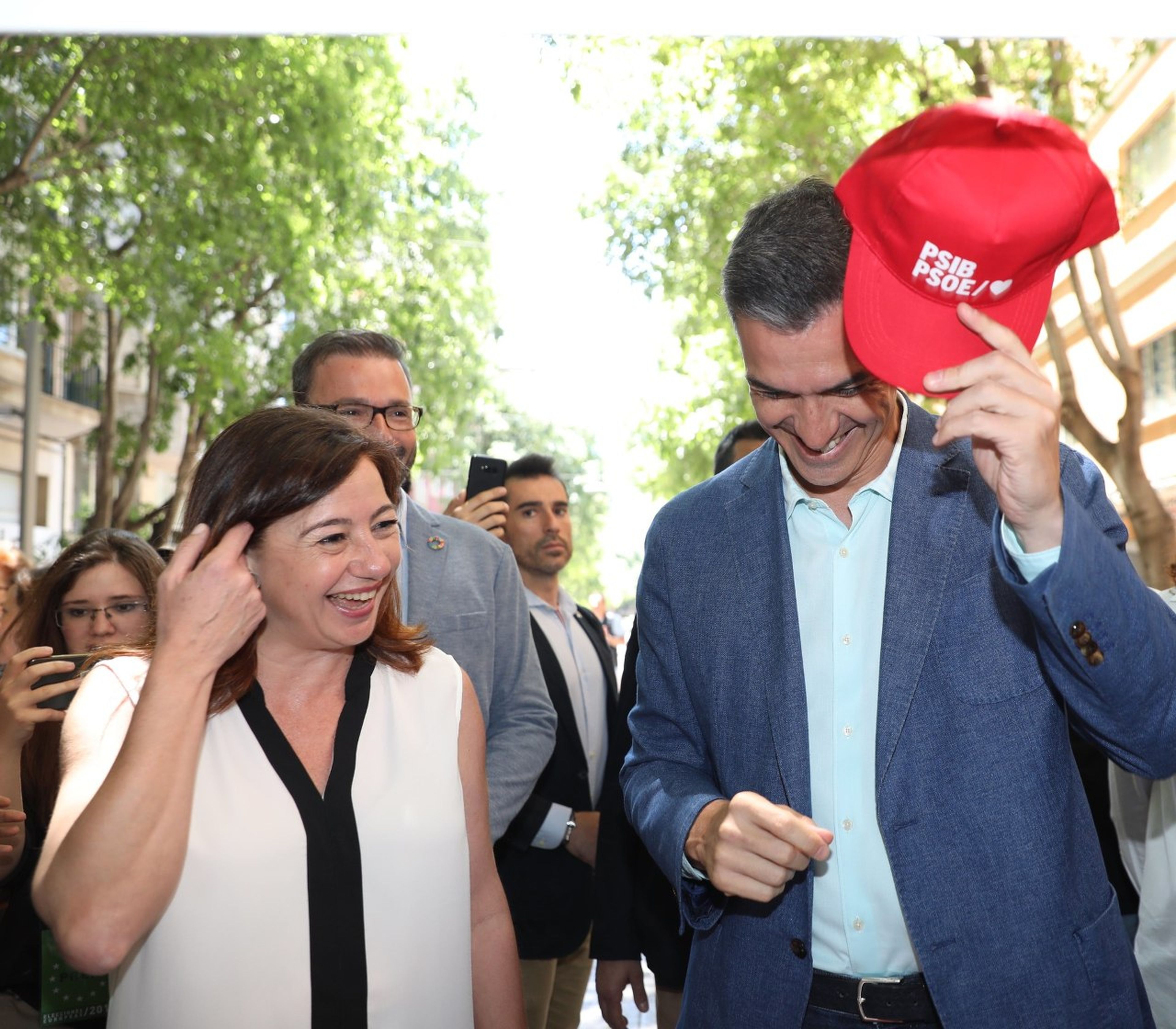 La candidata del PSOE en Baleares, Francina Armengol, con Pedro Sánchez