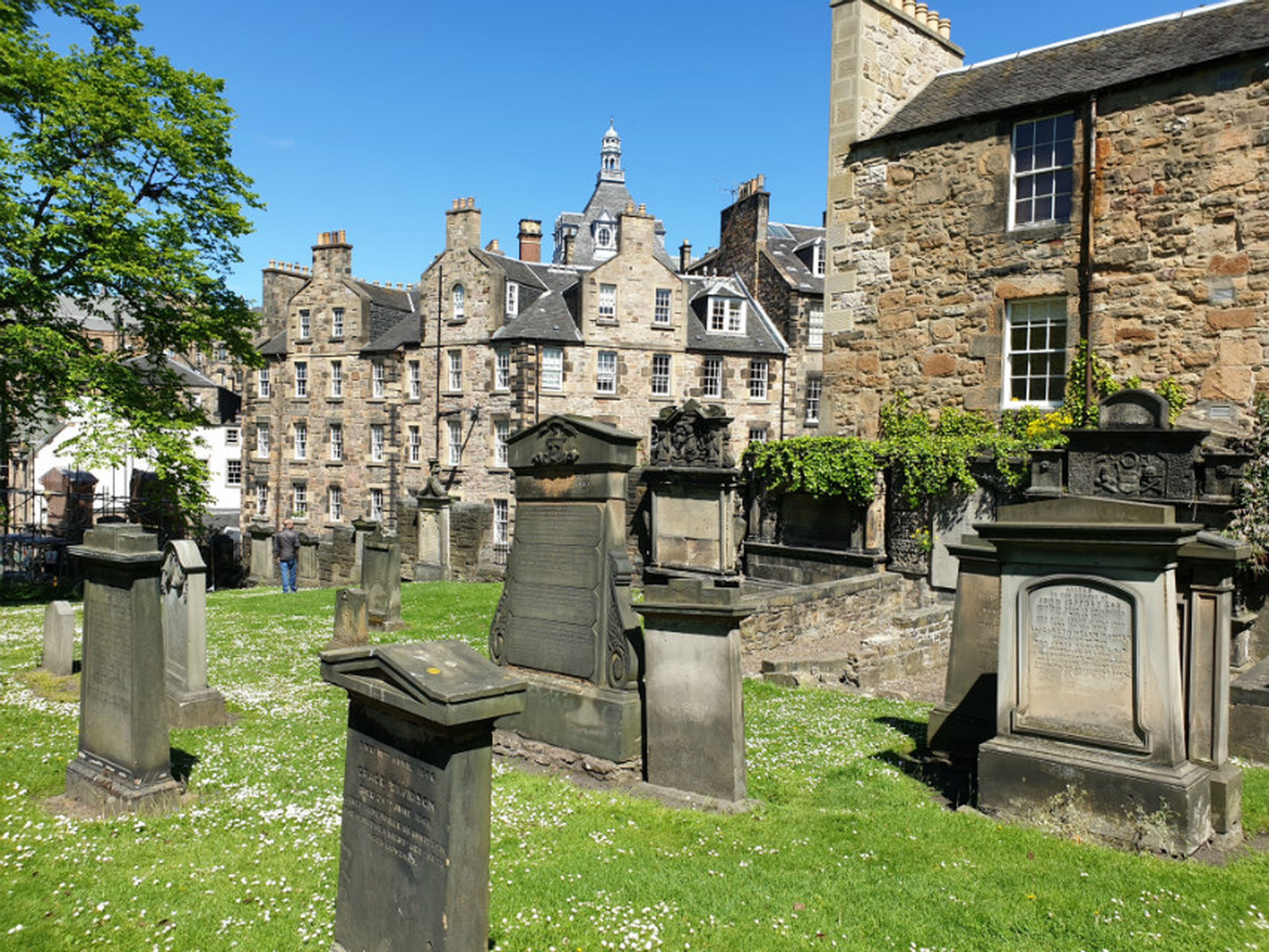 El cementerio de Greyfriars de Edimburgo, uno de los espacios donde más fenómenos paranormales se han producido en Europa.