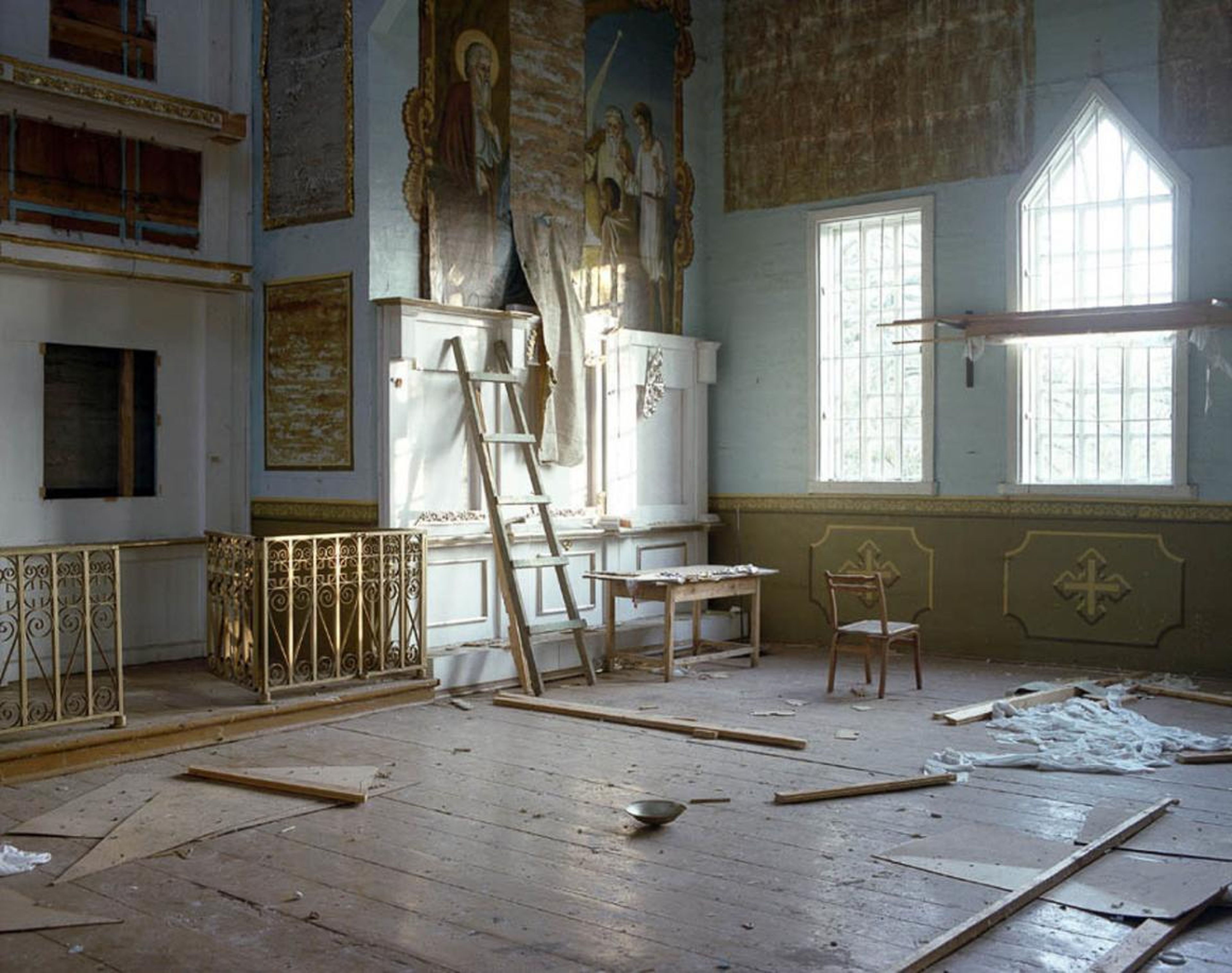 Interior de una iglesia, 1998.