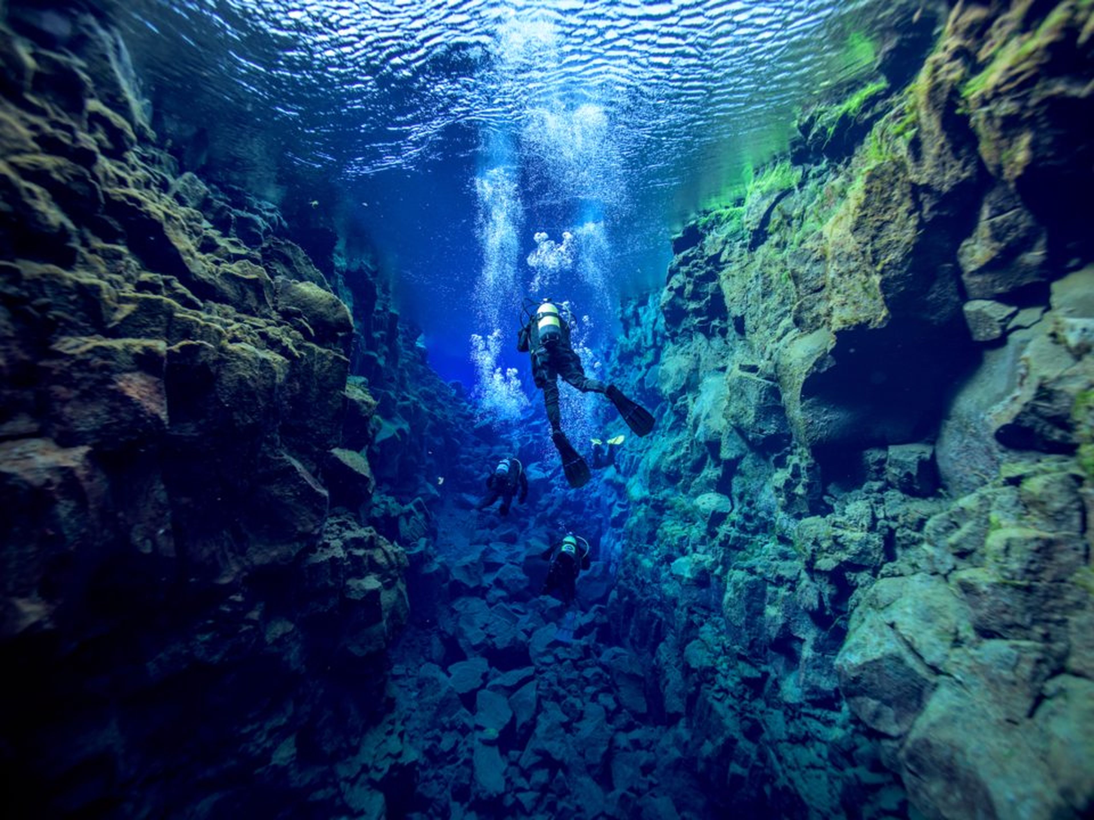 La Fisura de Silfra en Islandia le permite nadar entre continentes.