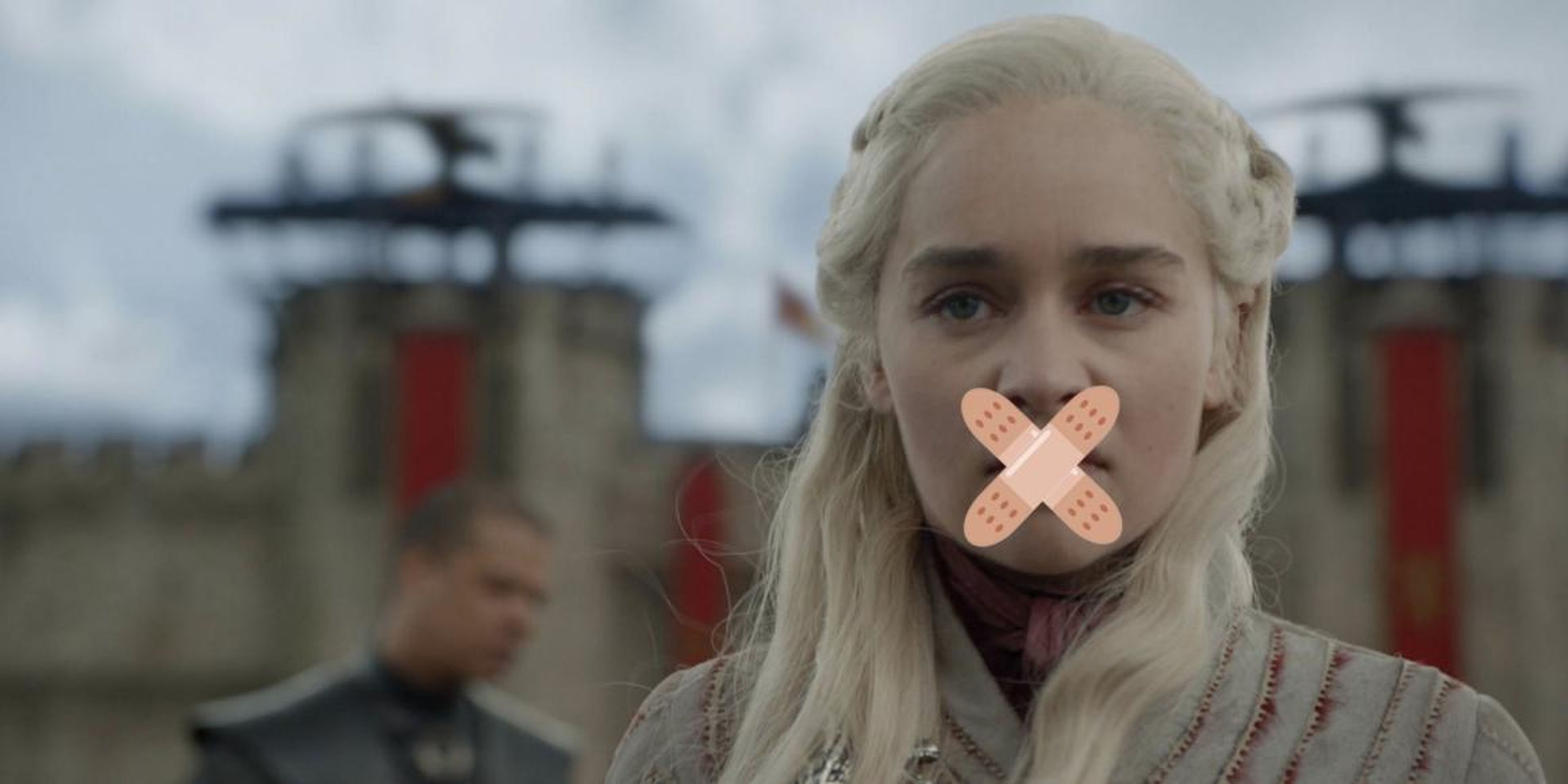 Una imagen editada que muestra a Daenerys Targaryen en la temporada 8 de "Juego de tronos", con tiritas emoji superpuestos en su rostro.