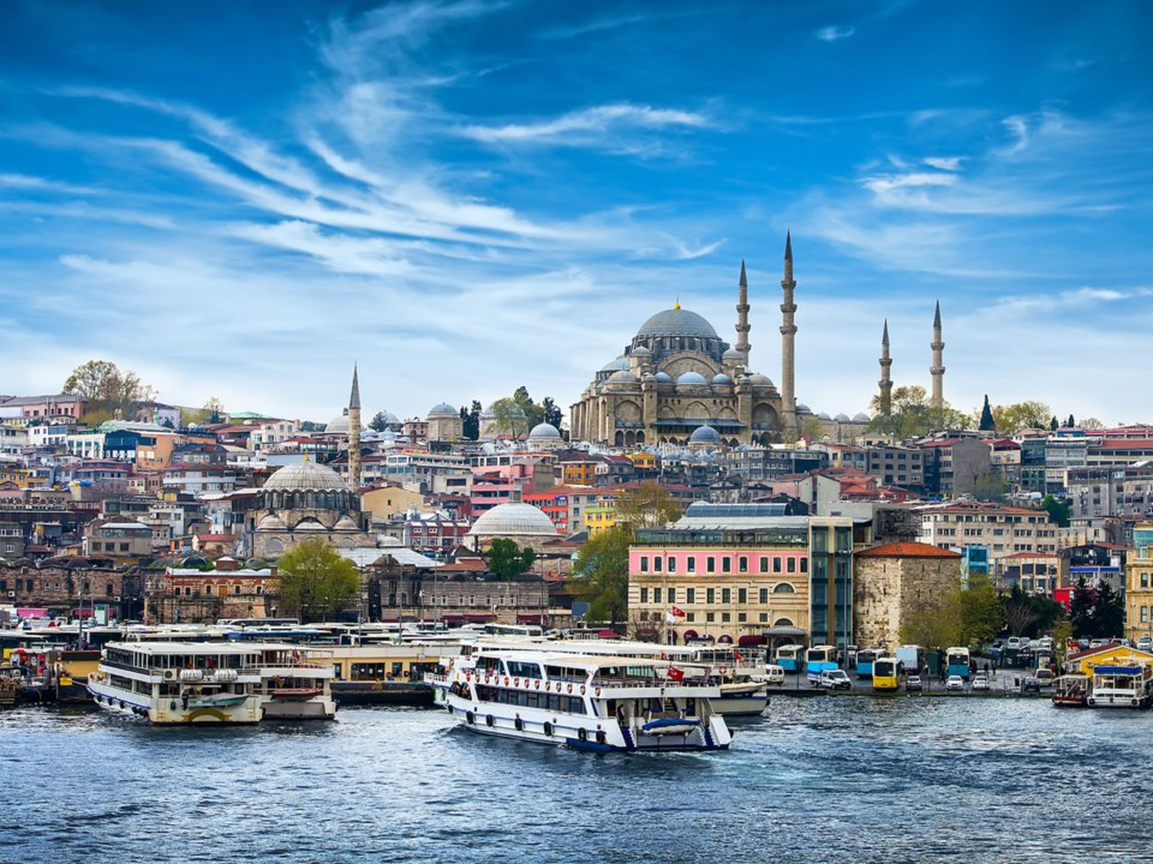 Estambul es la única ciudad del mundo que se extiende por dos continentes.