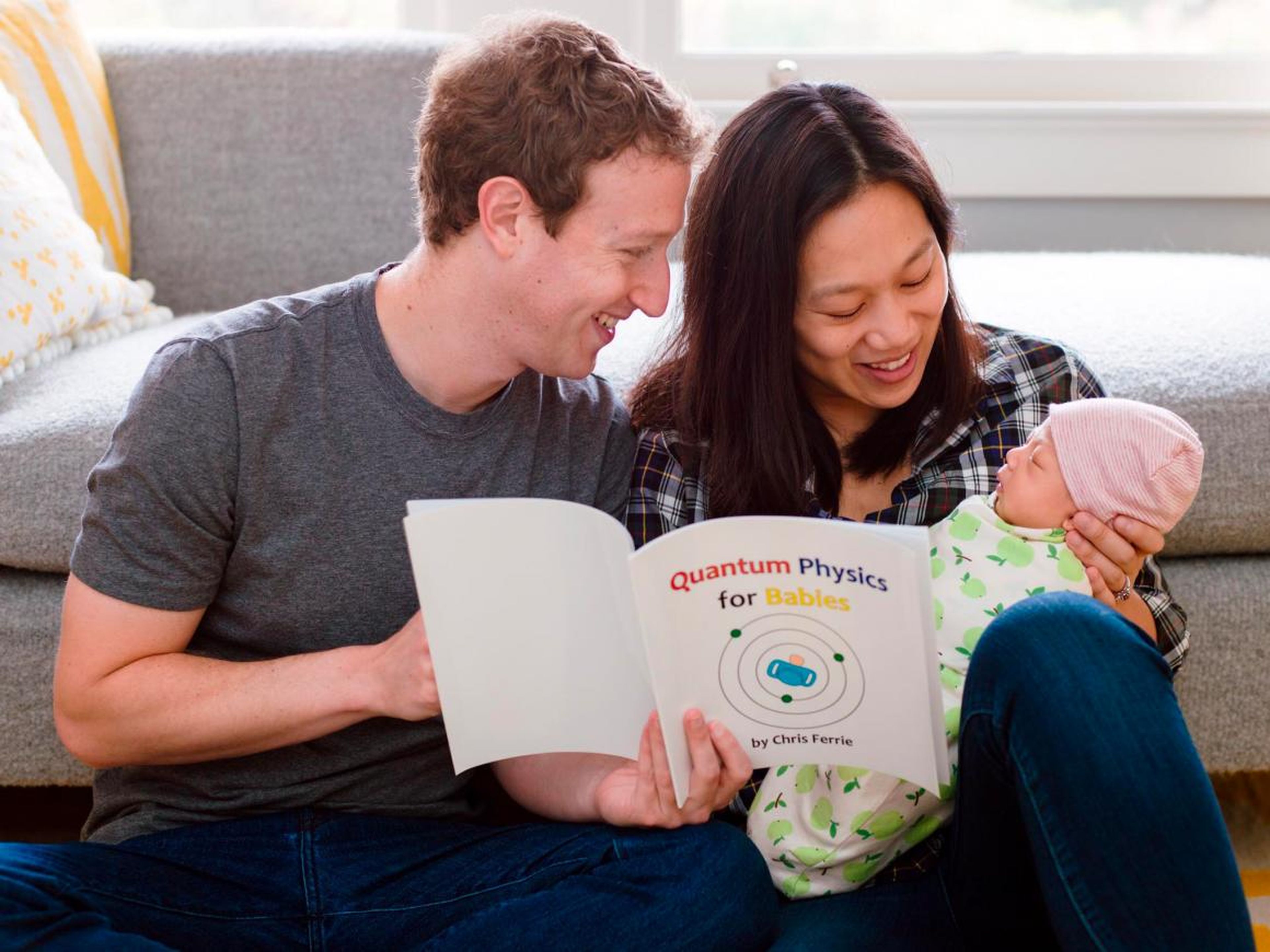 Zuckerberg y su mujer Priscilla Chan con su hija mayor Max.
